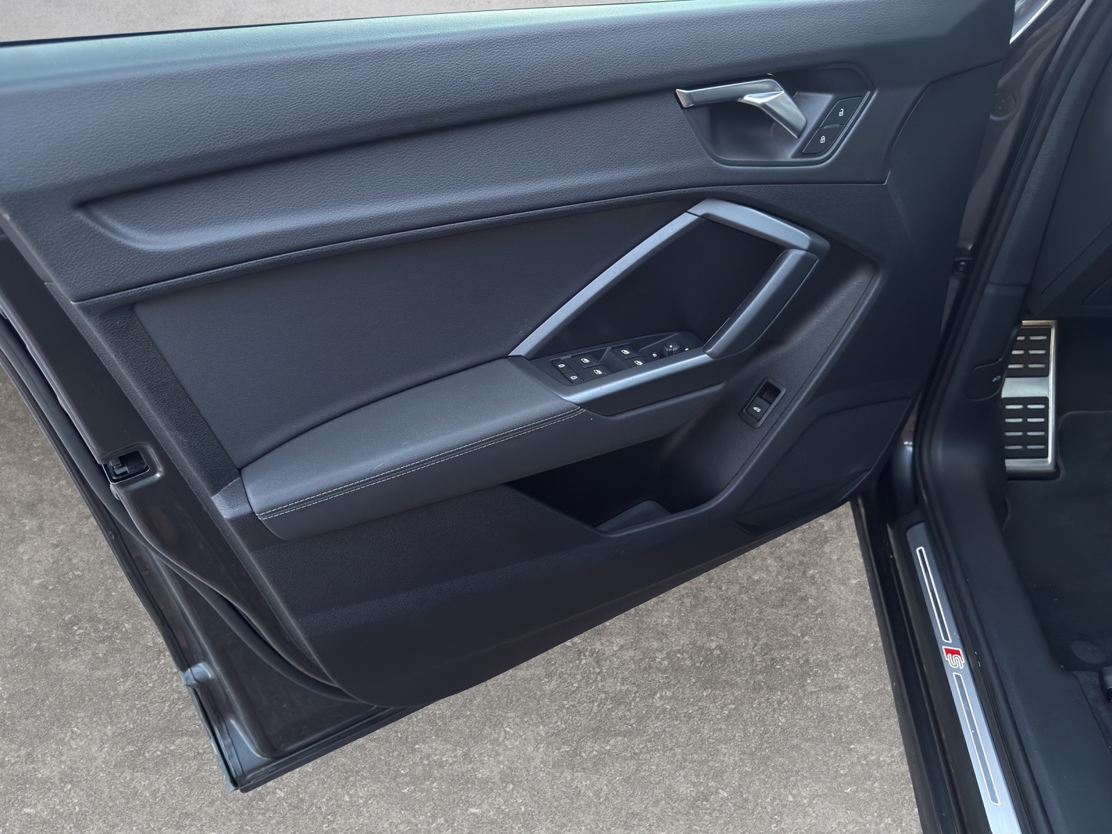 AUDI Q3 40 TDI S line Attraction quattro S-tronic-image-15