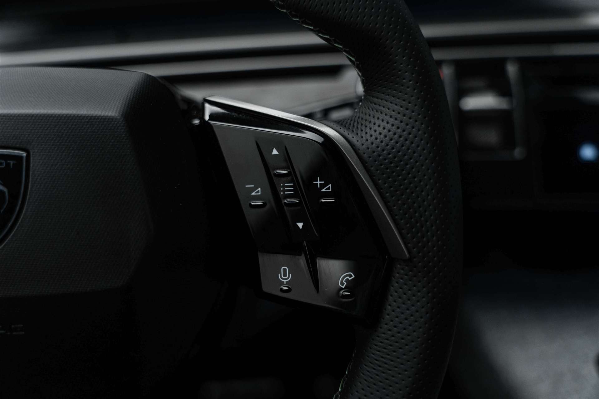 PEUGEOT 5008 145 Hybrid GT 7-Plätzer e-DCS-Automat-image-14