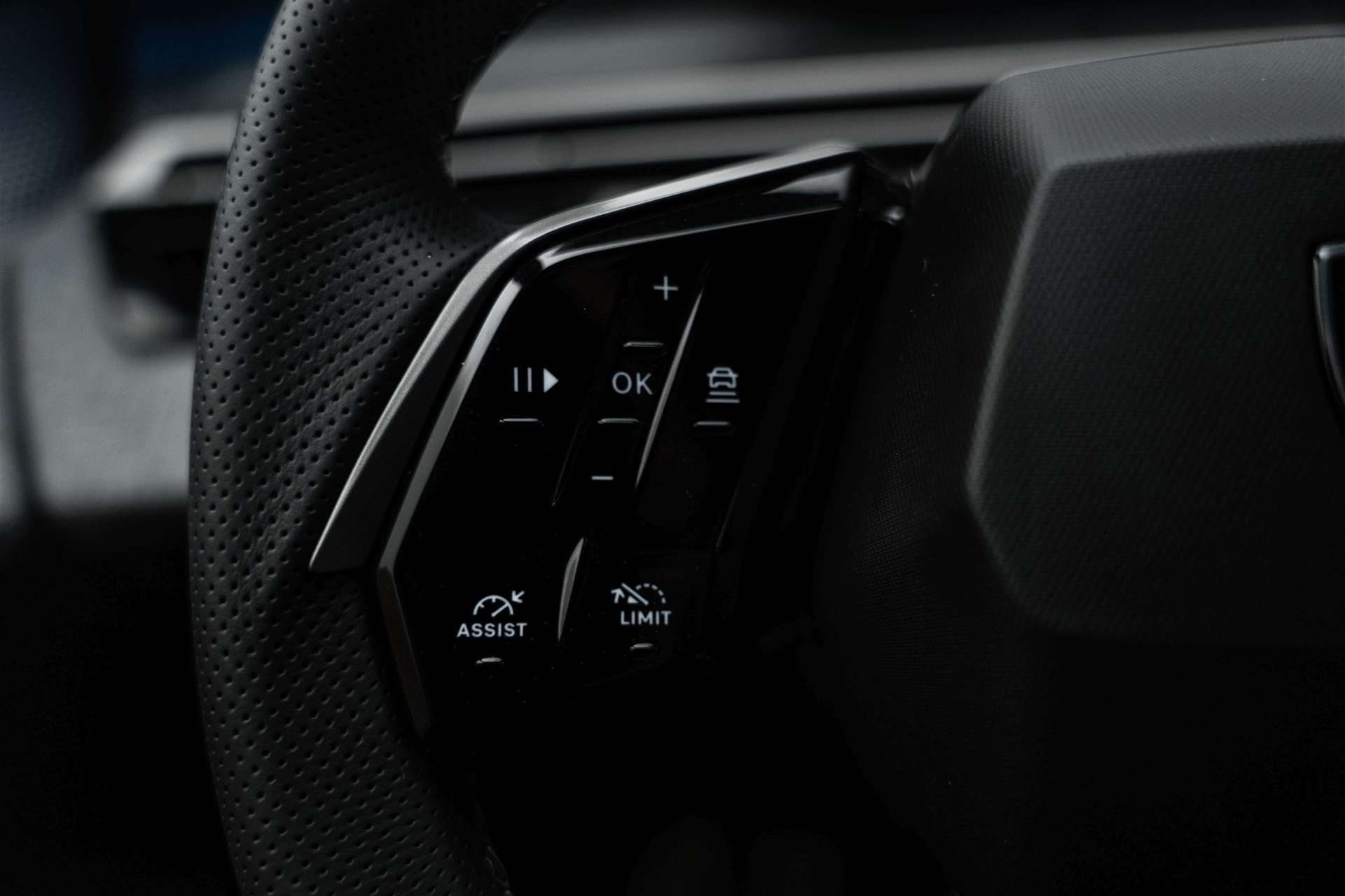 PEUGEOT 5008 145 Hybrid GT 7-Plätzer e-DCS-Automat-image-13