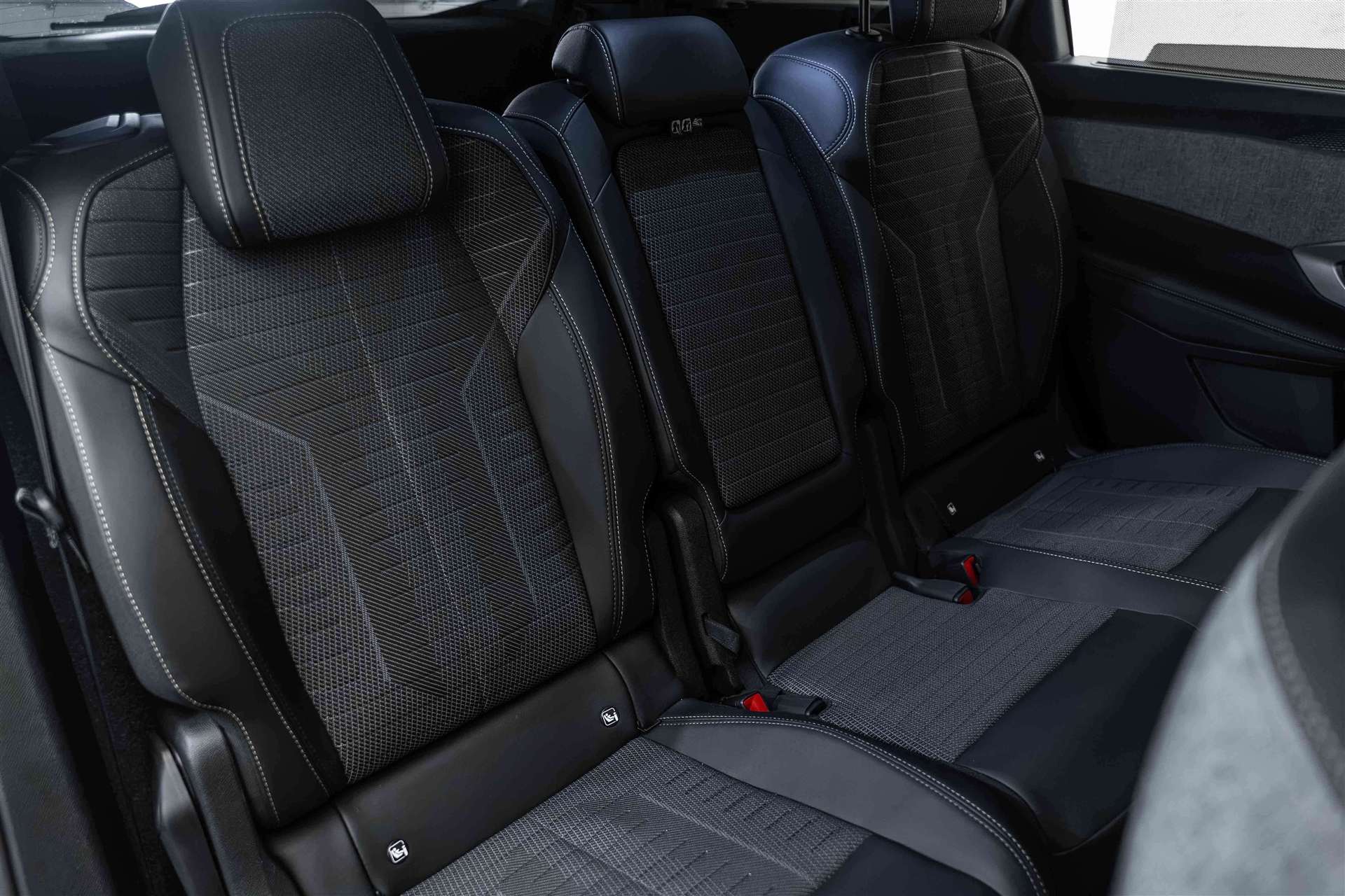 PEUGEOT 5008 145 Hybrid GT 7-Plätzer e-DCS-Automat-image-11