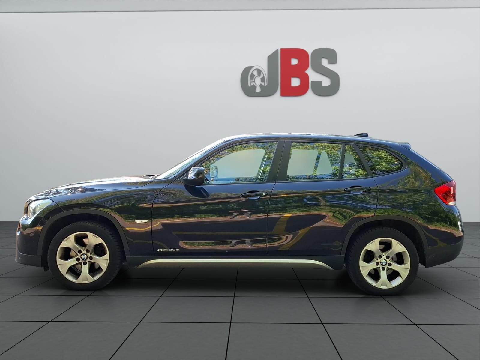 BMW X1 xDrive 20d-showroom-element-3