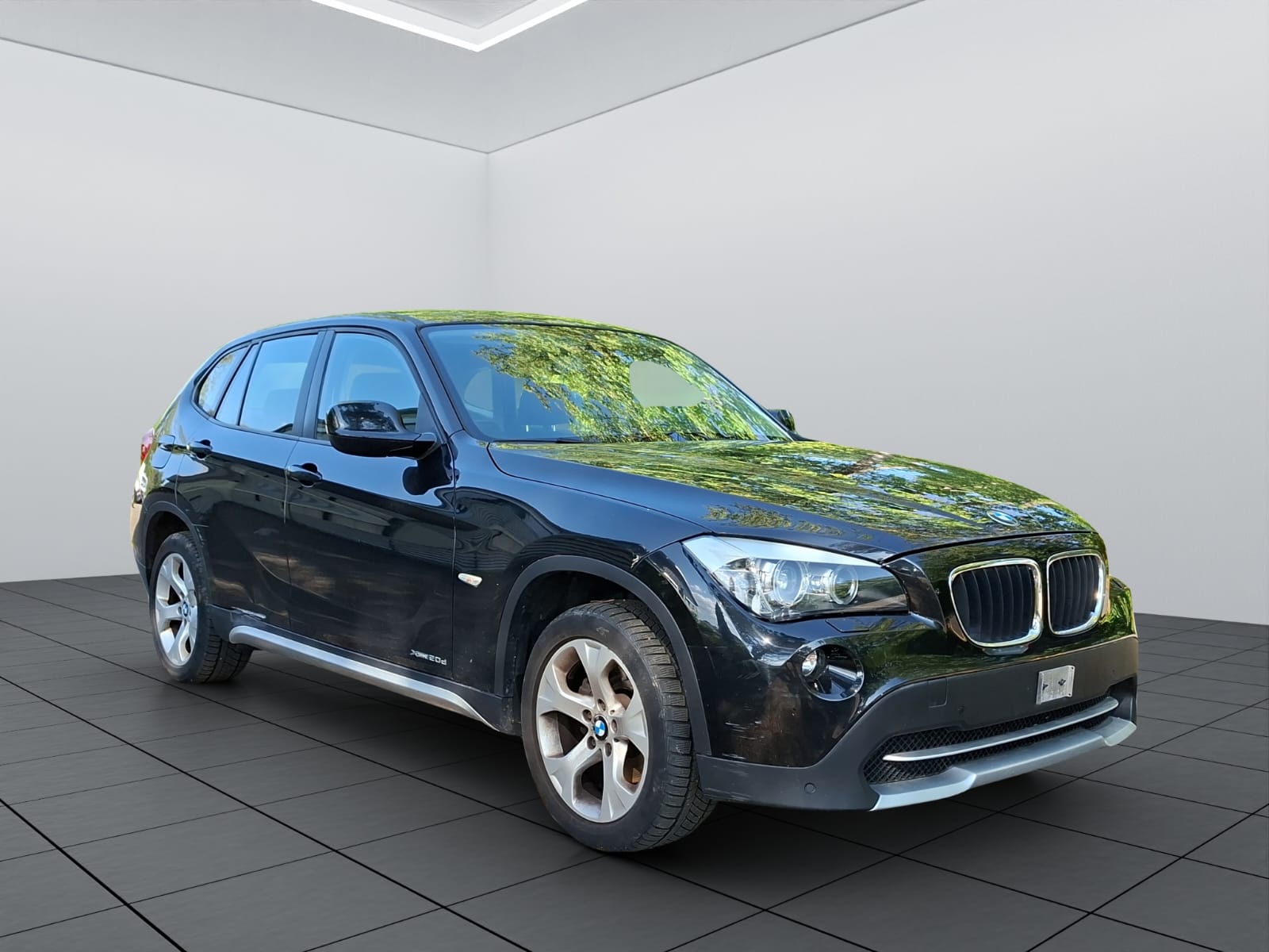 BMW X1 xDrive 20d-showroom-element-2