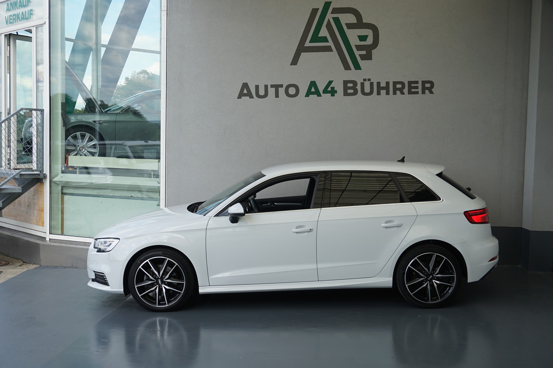 AUDI A3 40 TFSI e-tron Sport 204PS Automat "kann rund 35 bis 40km rein elektrisch fahren"