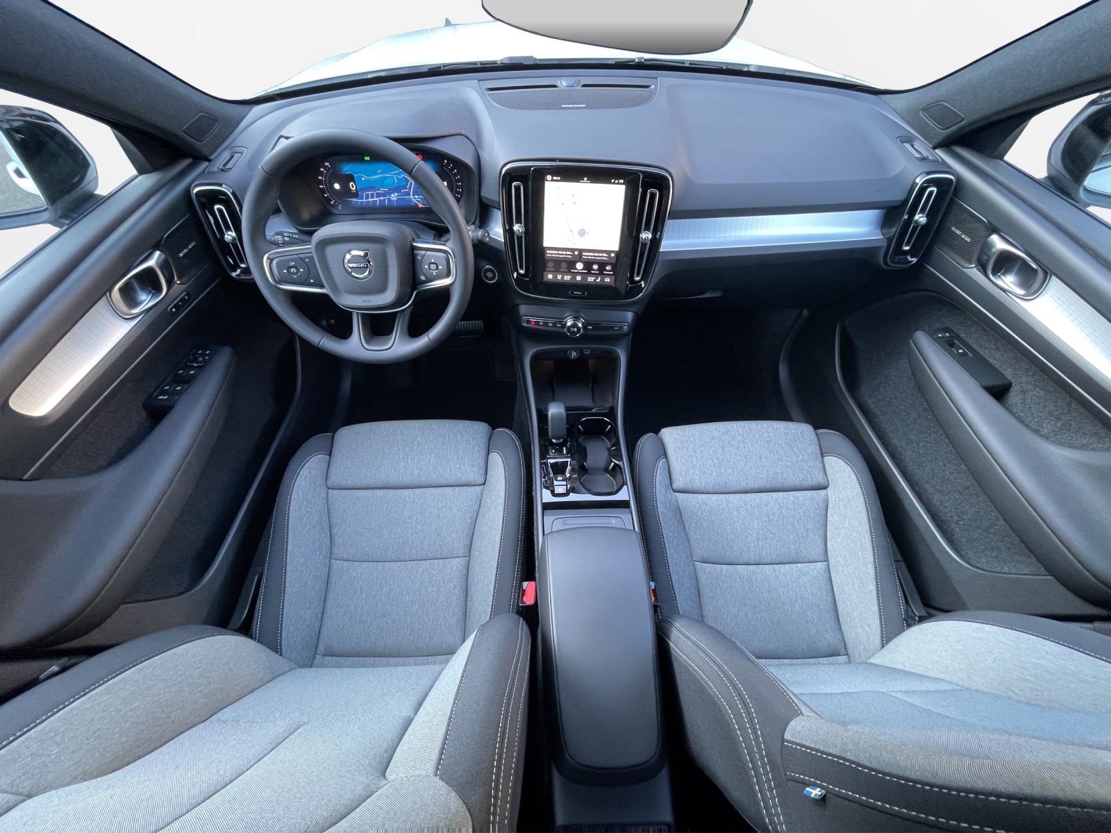 VOLVO XC40 2.0 B4 MH Plus Dark-image-10