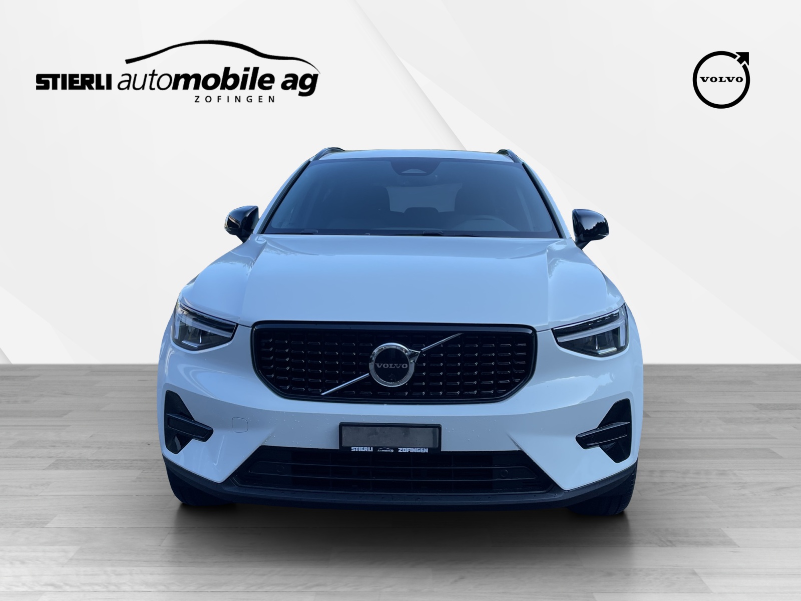 VOLVO XC40 2.0 B4 MH Plus Dark-showroom-element-1