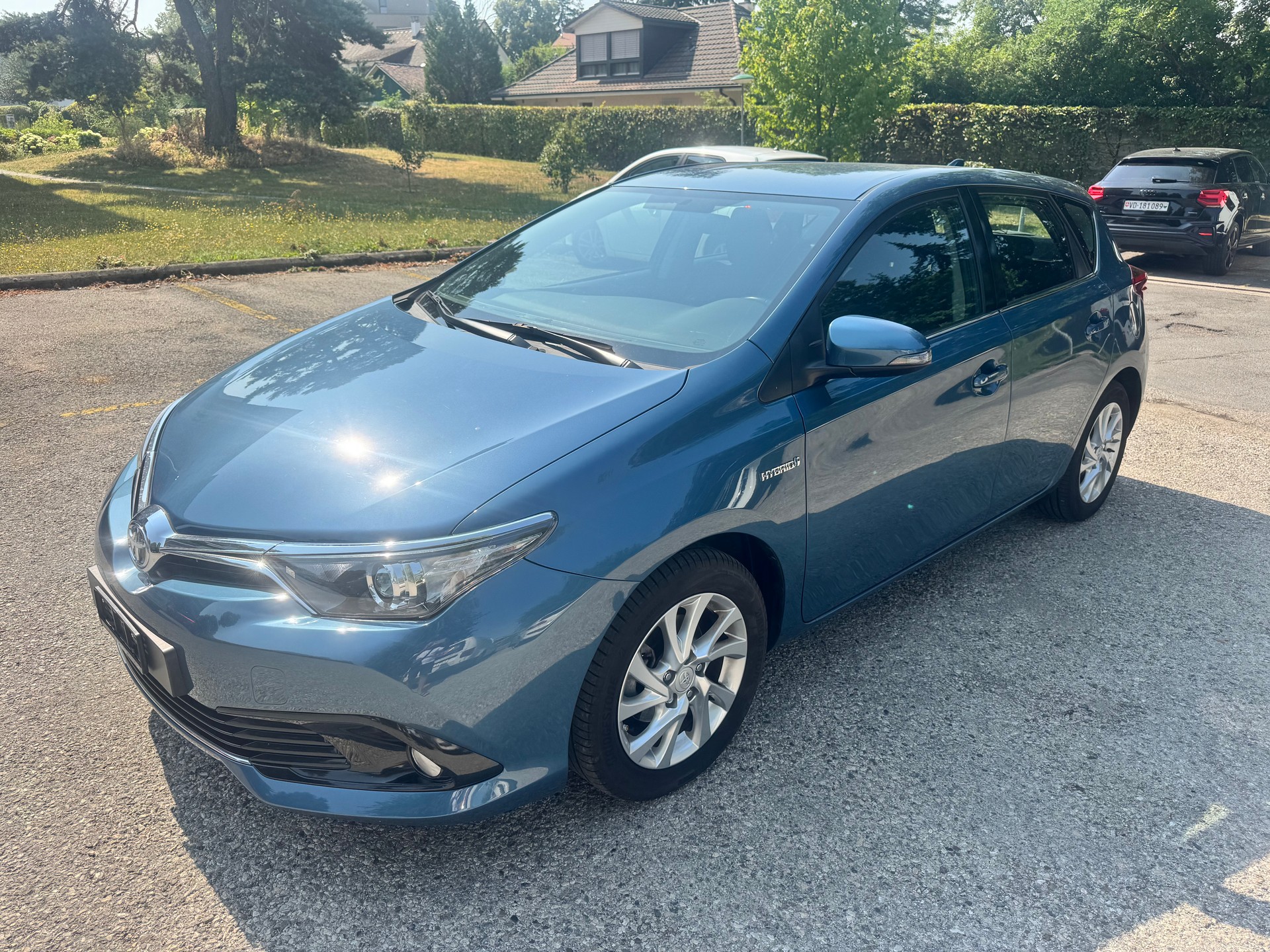TOYOTA Auris 1.8 HSD Luna e-CVT-image-2