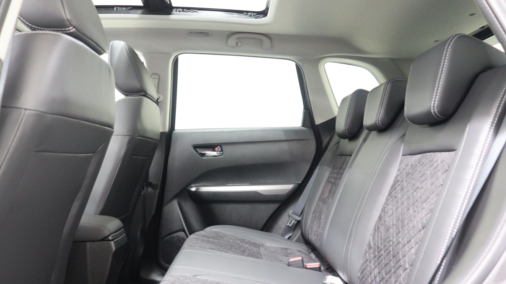 SUZUKI Vitara 1.4 T Compact Top Hybrid 4x4-showroom-element-3