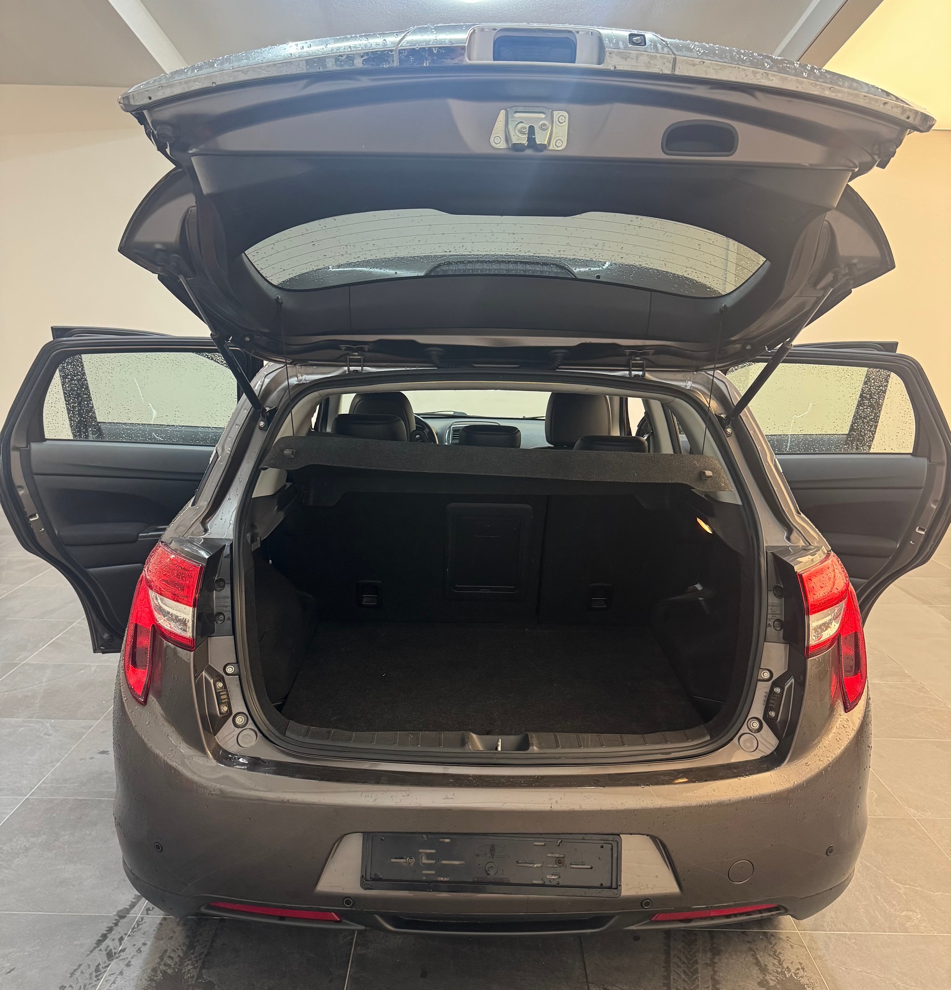 CITROEN C4 Aircross 1.6 HDi Exclusive 4WD-image-4