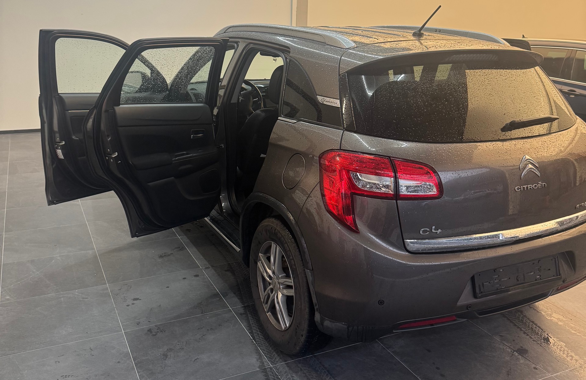 CITROEN C4 Aircross 1.6 HDi Exclusive 4WD-image-3