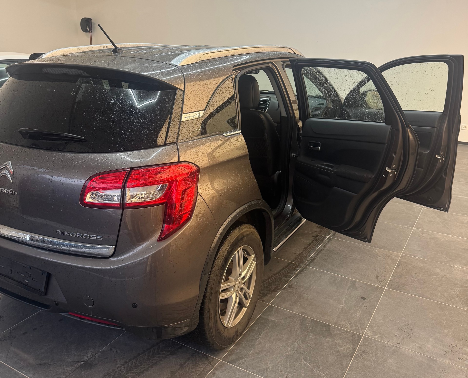 CITROEN C4 Aircross 1.6 HDi Exclusive 4WD-image-5