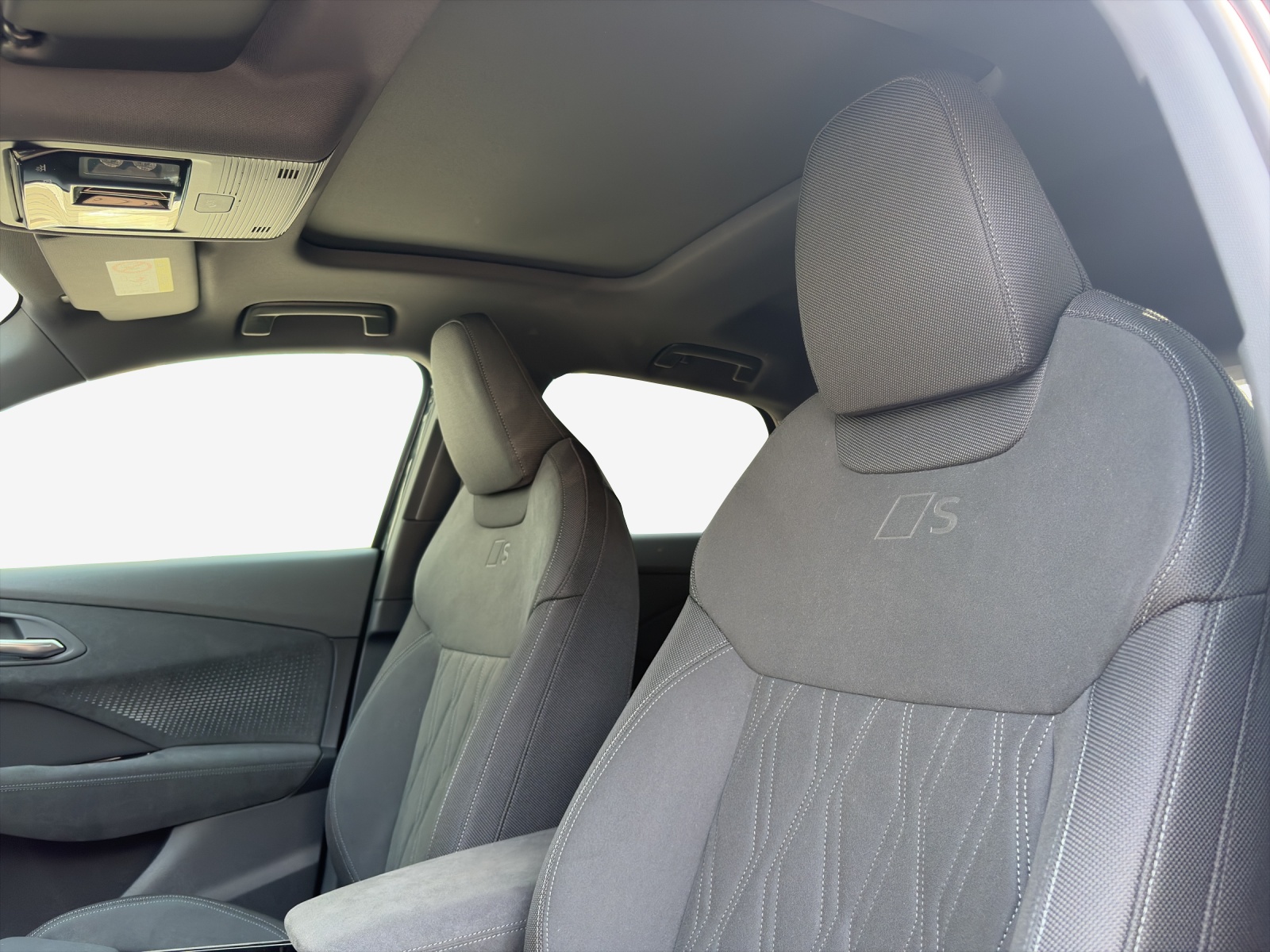 AUDI Q3 Sportback e-hybrid 200 kW S tronig-image-13