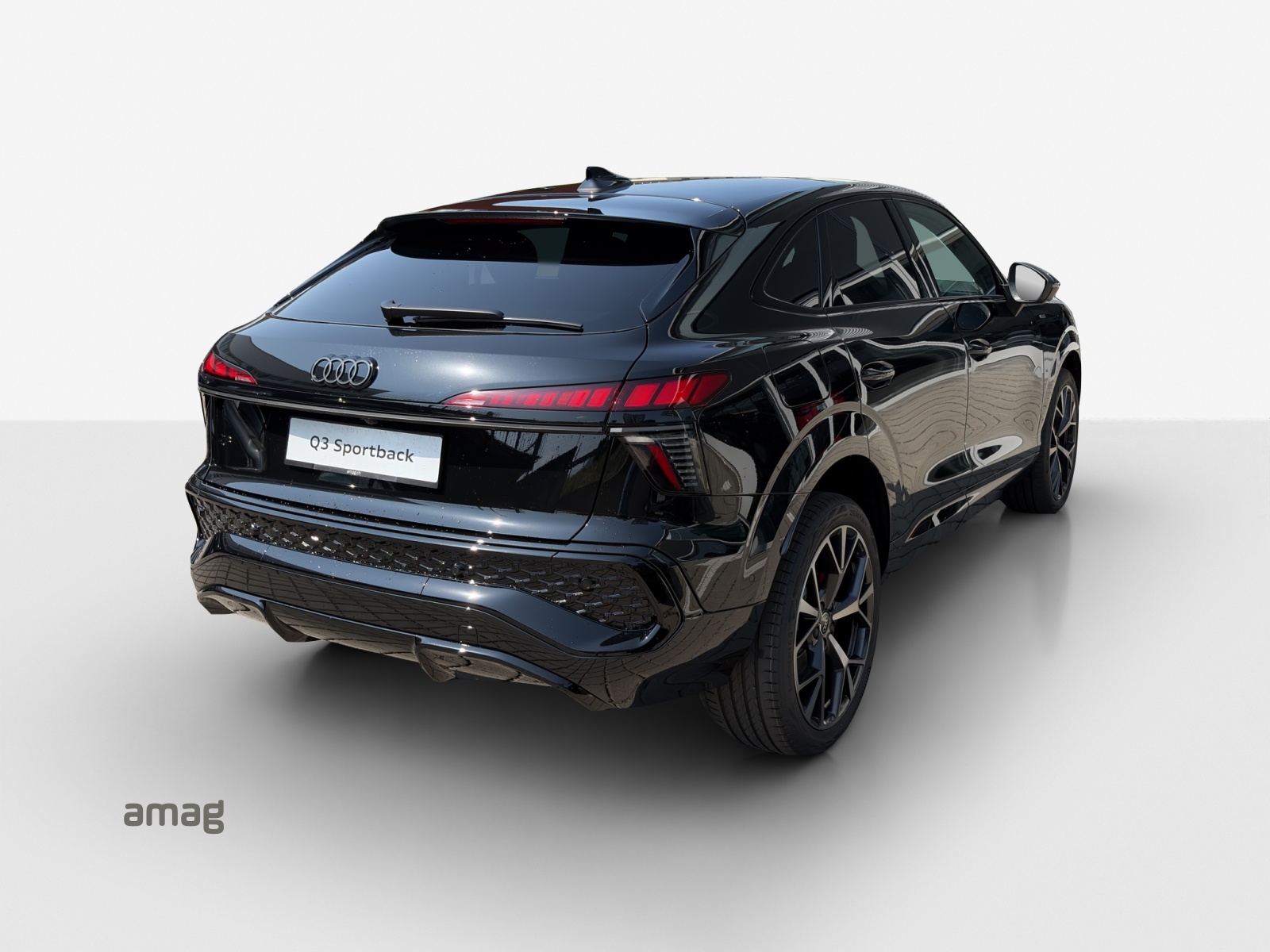 AUDI Q3 Sportback e-hybrid 200 kW S tronig-image-4