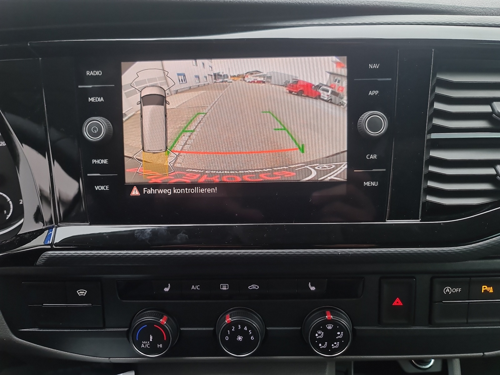VW T6.1 California 2.0 Bi-TDI Coast 4Motion DSG-image-14