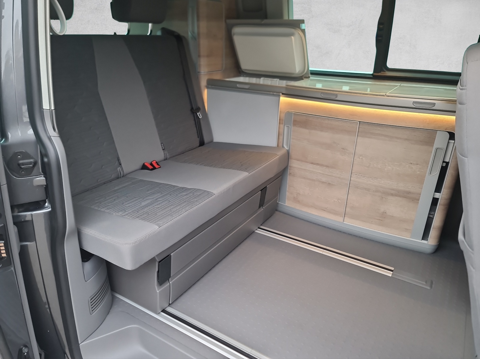 VW T6.1 California 2.0 Bi-TDI Coast 4Motion DSG-image-10
