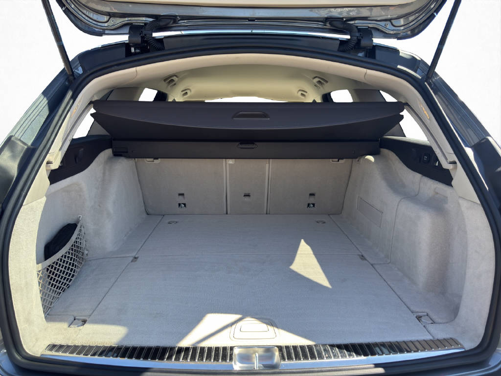 MERCEDES-BENZ E 200 Exclusive 4Matic T-Modell-image-7
