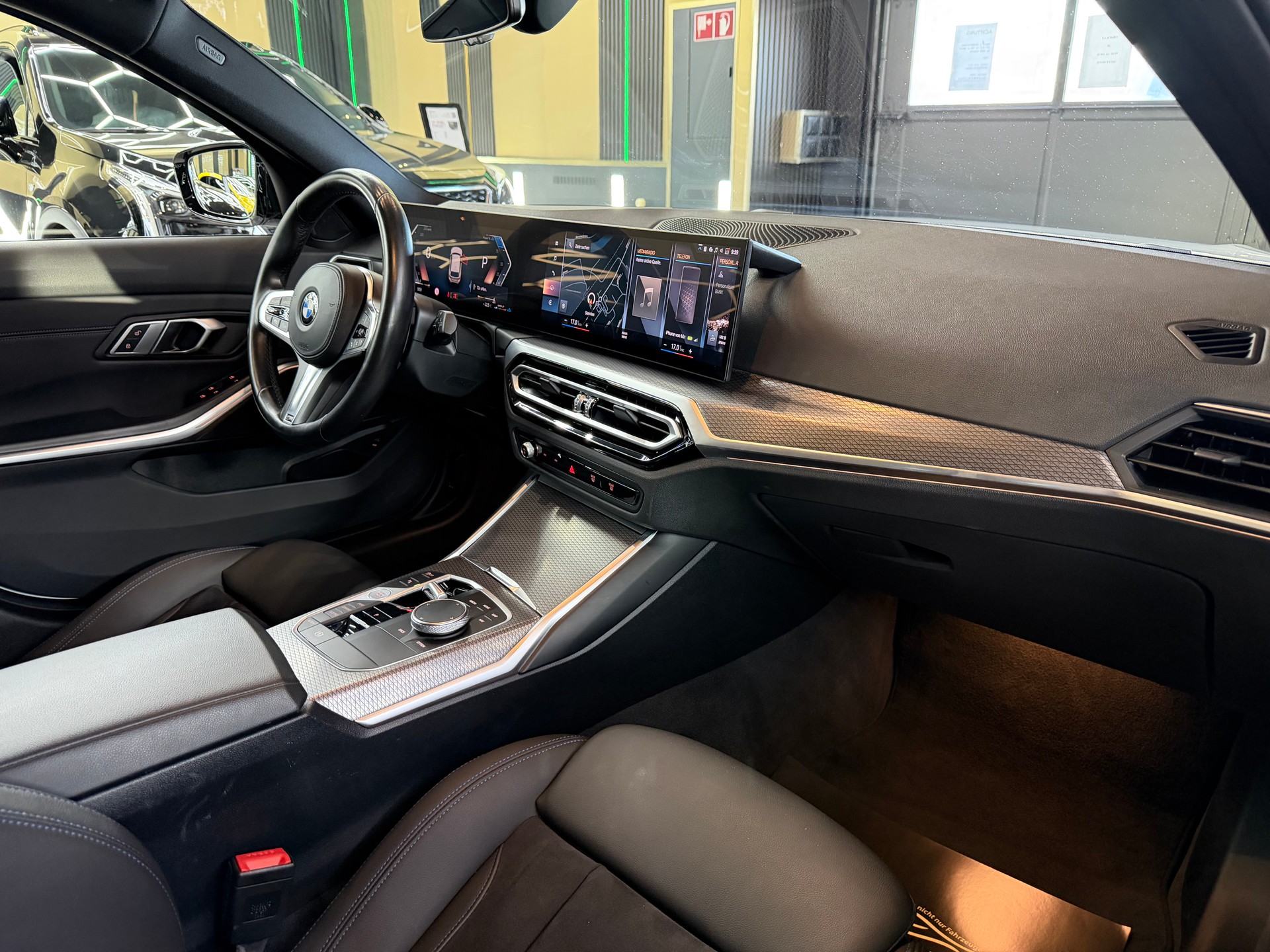 BMW 320d xDrive 48V Touring Steptronic M Sport-image-10