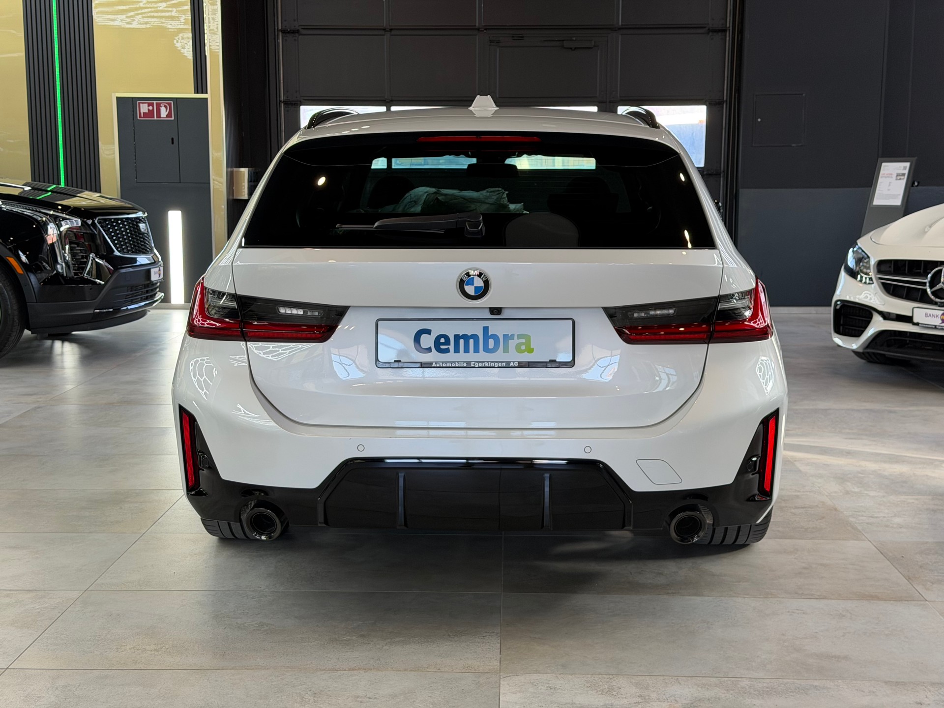 BMW 320d xDrive 48V Touring Steptronic M Sport-image-5