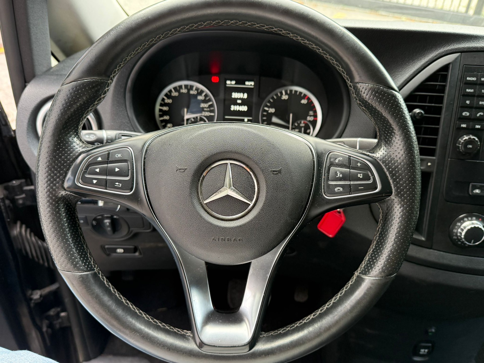 MERCEDES-BENZ Vito 114 BlueTec Tourer Select 7G-Tronic-image-13