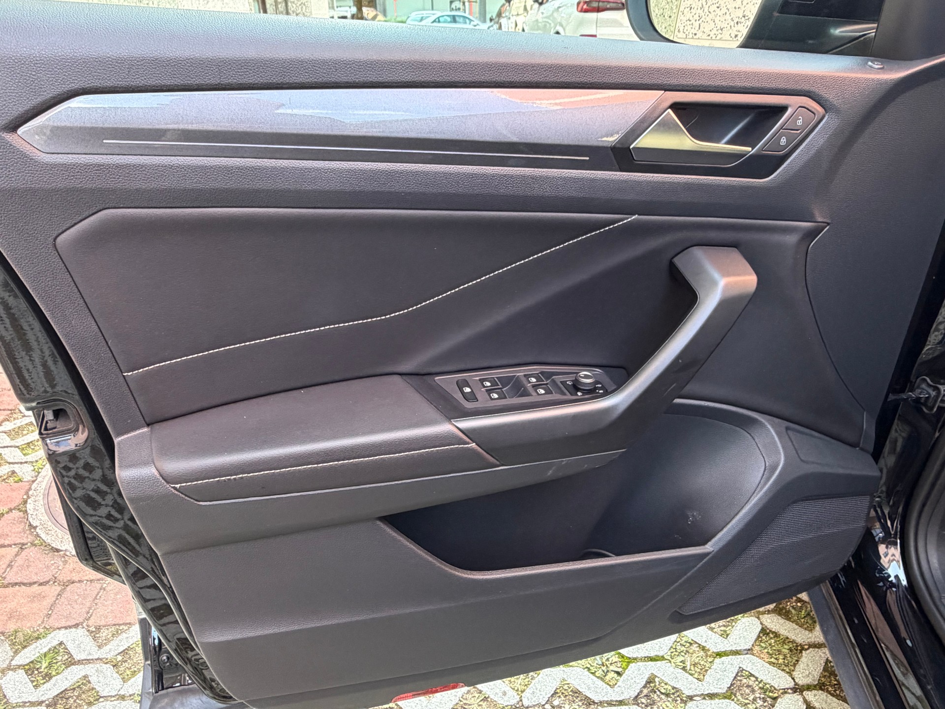 VW T-Roc Cabriolet 1.5 TSI EVO Advance DSG-image-11