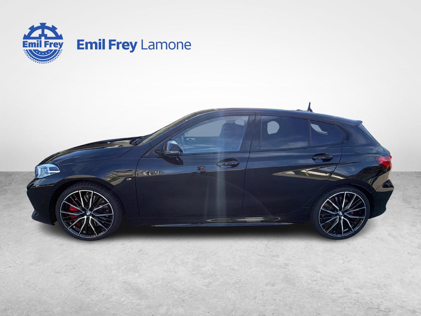 BMW M135i xDrive-showroom-element-2