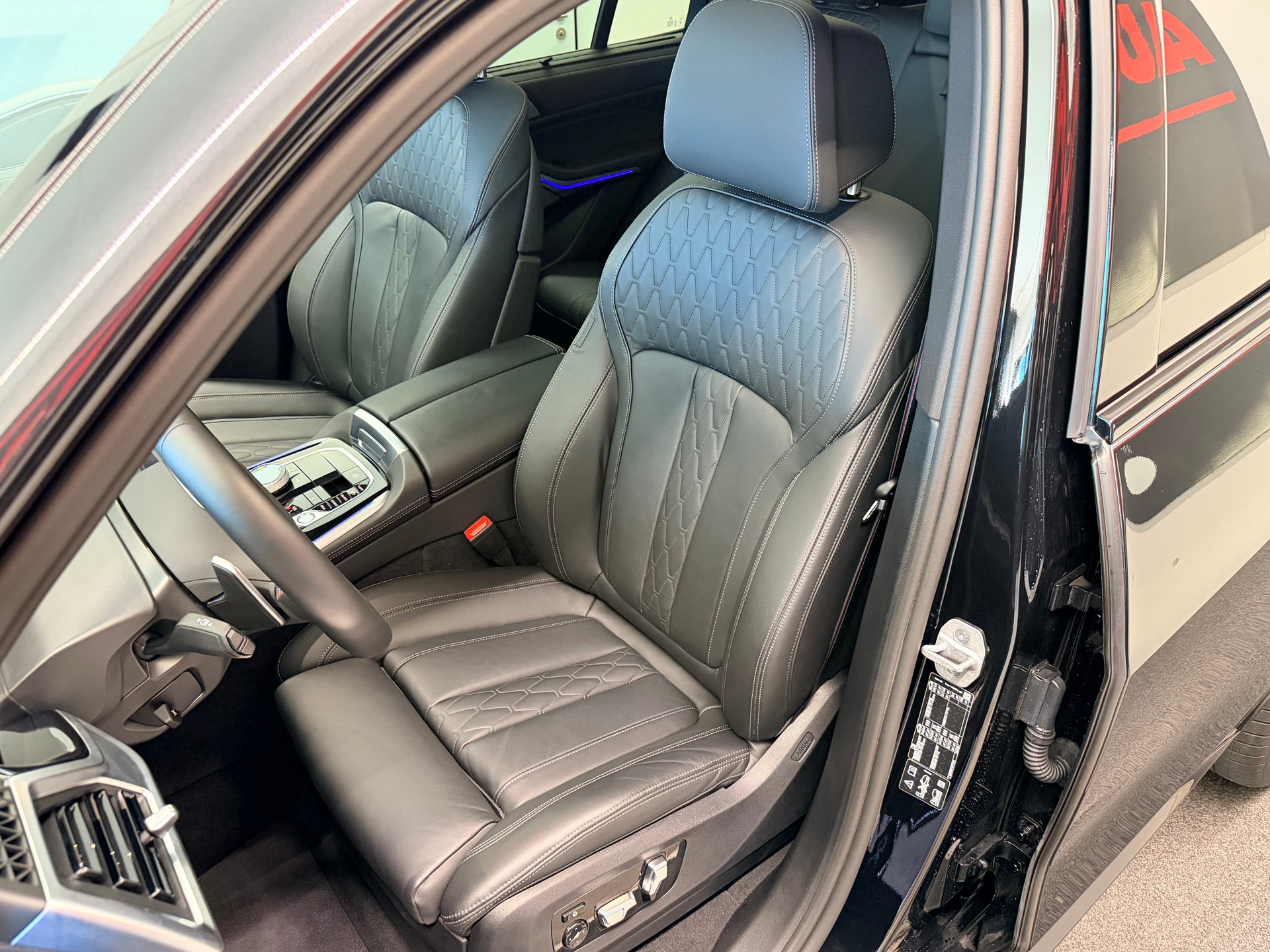 BMW X5 xDrive 48V M60i M Sport Pro Steptronic-image-15