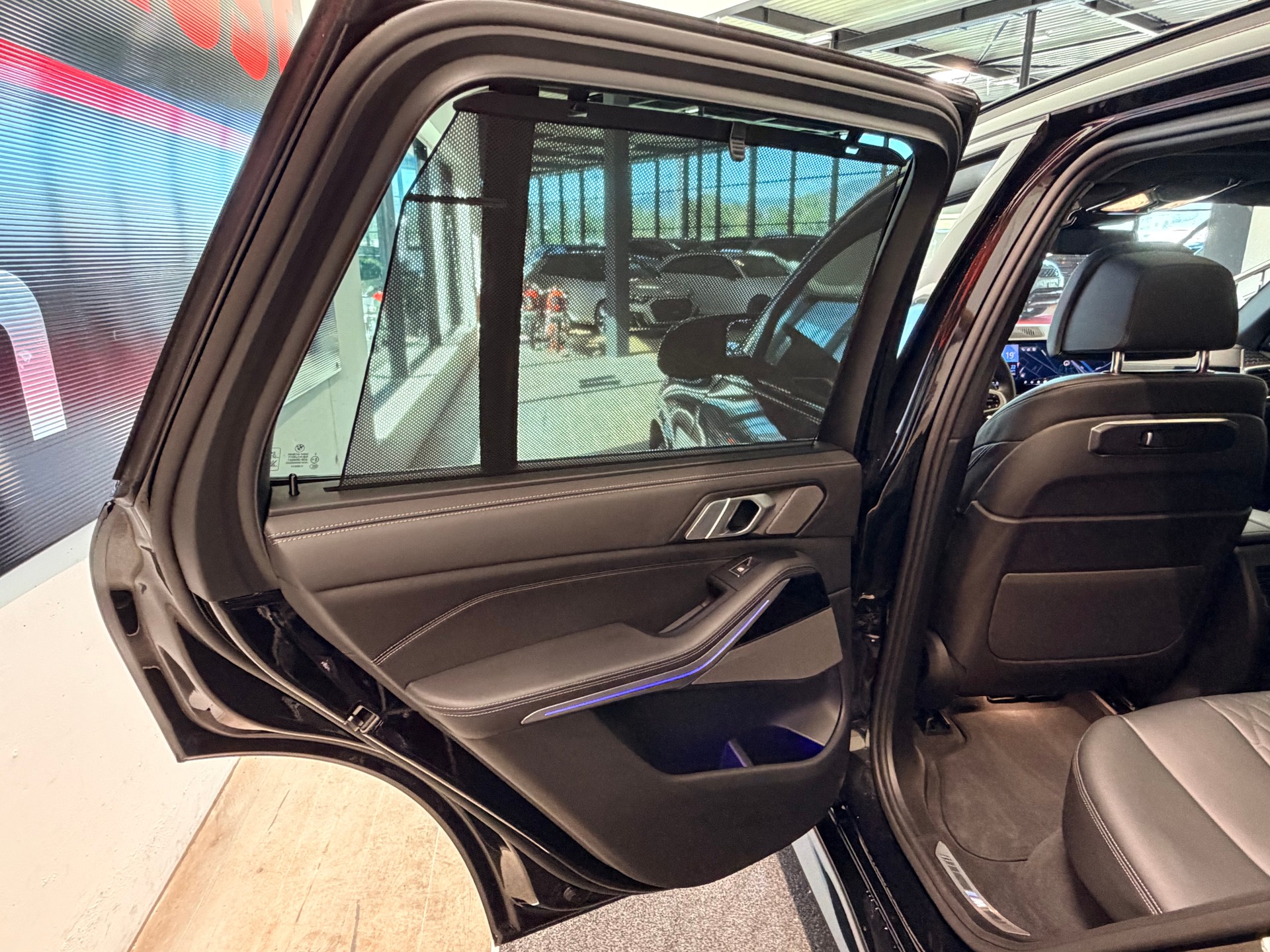 BMW X5 xDrive 48V M60i M Sport Pro Steptronic-image-17