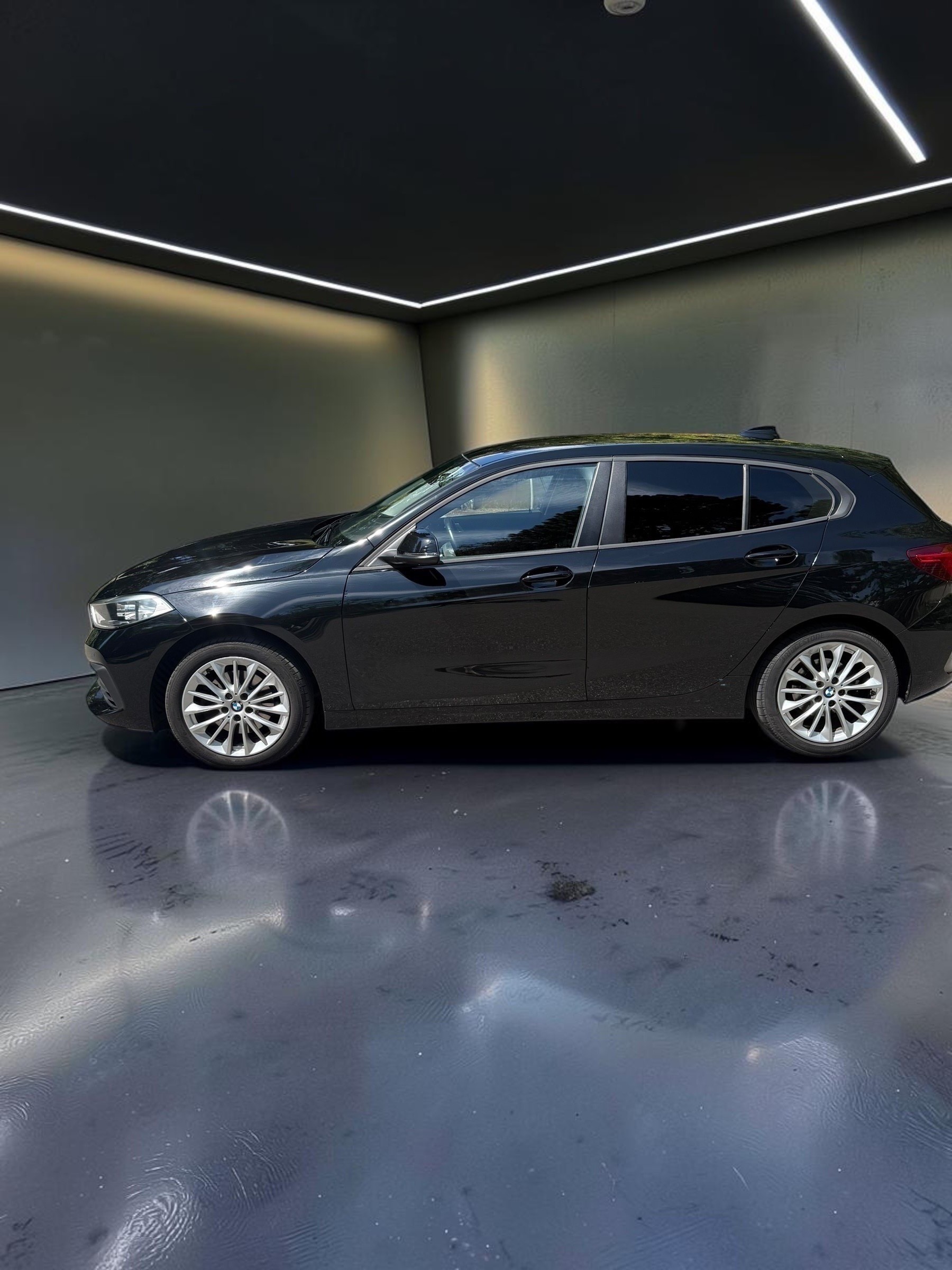 BMW 118i-image-3