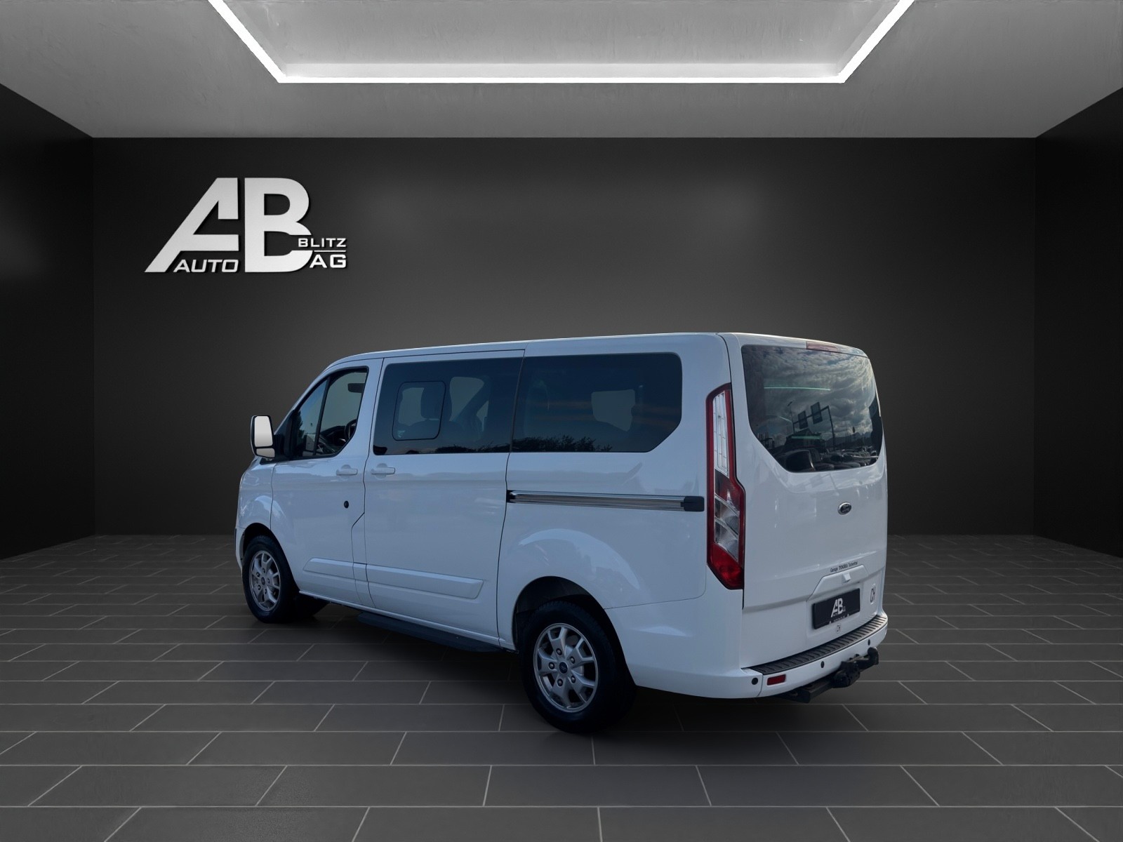 FORD Tourneo Custom 300 L1H1 Titanium * 8-Plätzer *-showroom-element-2