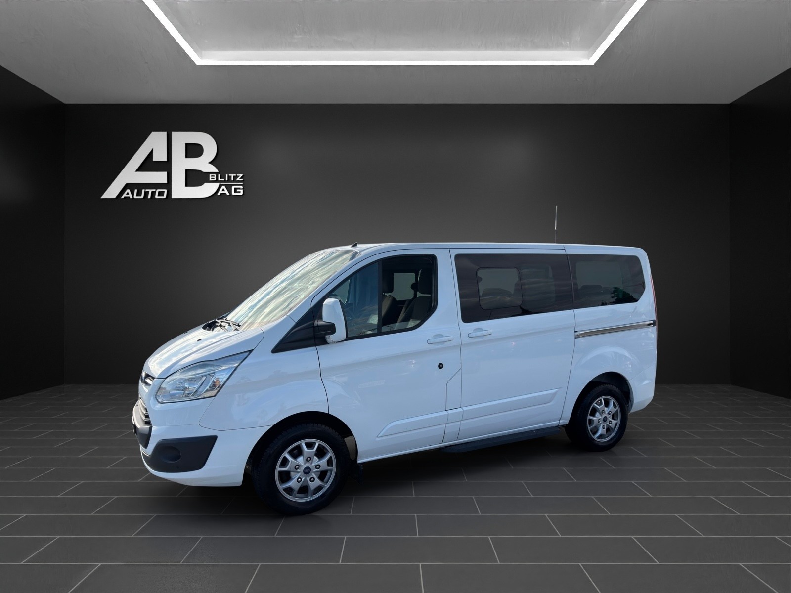 FORD Tourneo Custom 300 L1H1 Titanium * 8-Plätzer *-showroom-element-1