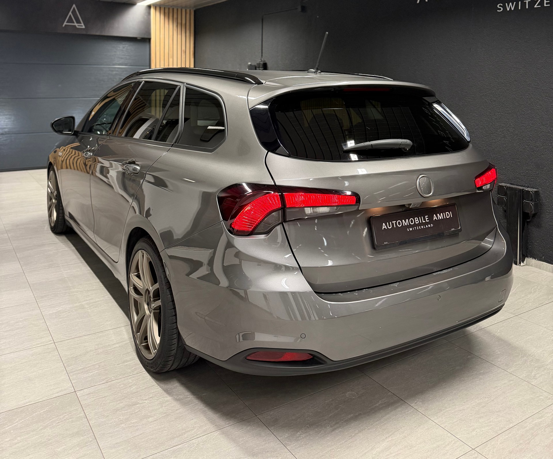 FIAT Tipo 1.6MJ Station Wagon Pop Star DCT-showroom-element-2
