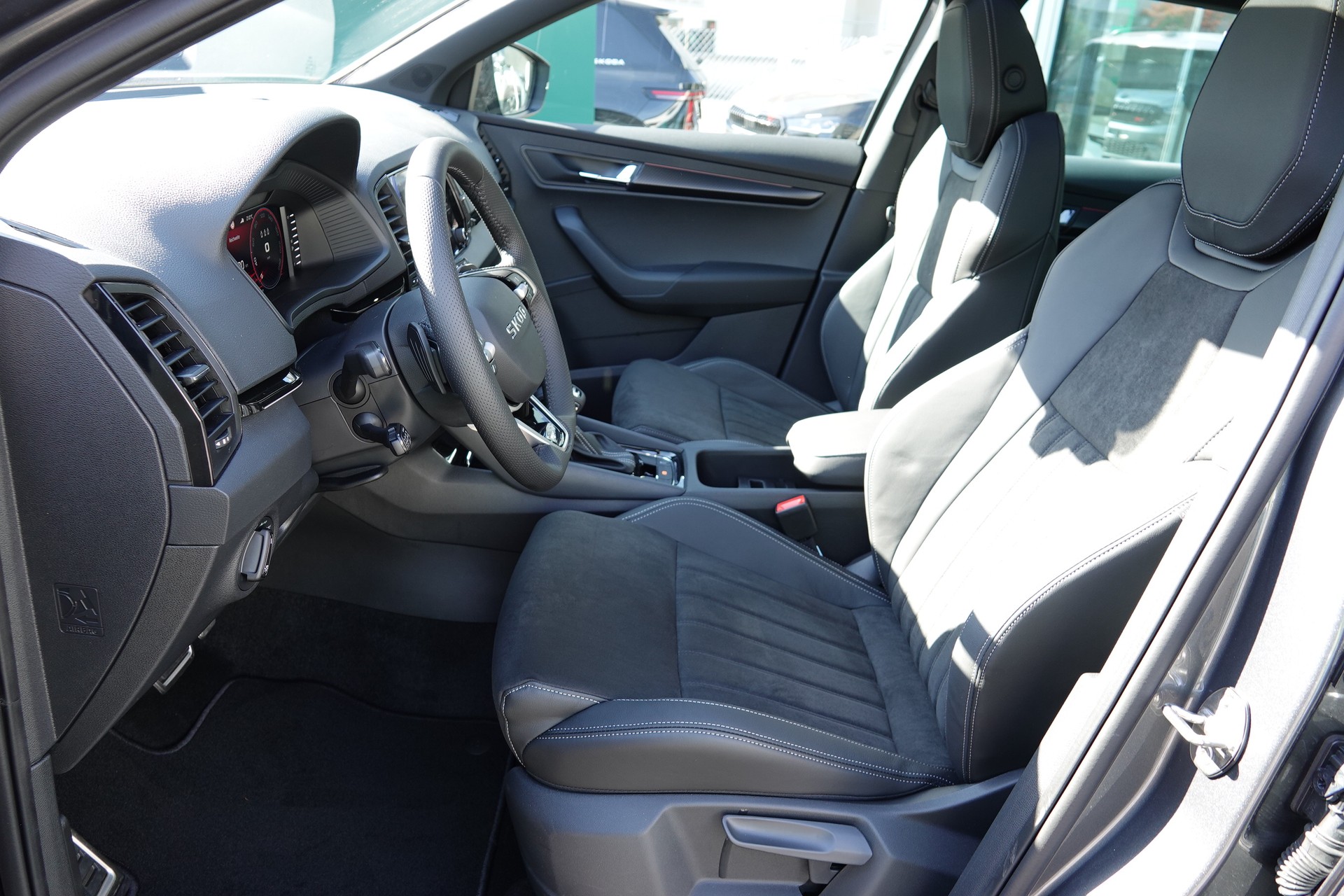 SKODA Karoq 2.0 TSI SportLine 4x4 DSG-image-12