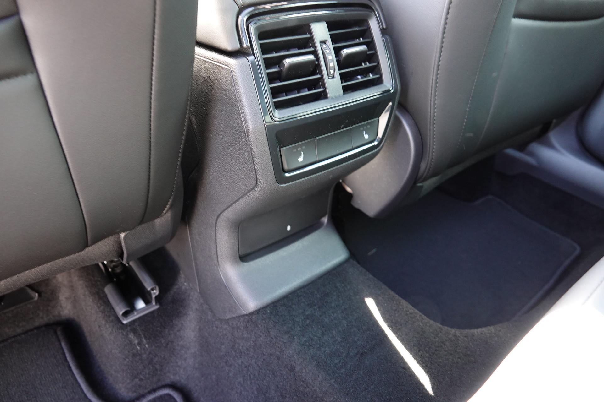 SKODA Karoq 2.0 TSI SportLine 4x4 DSG-image-15