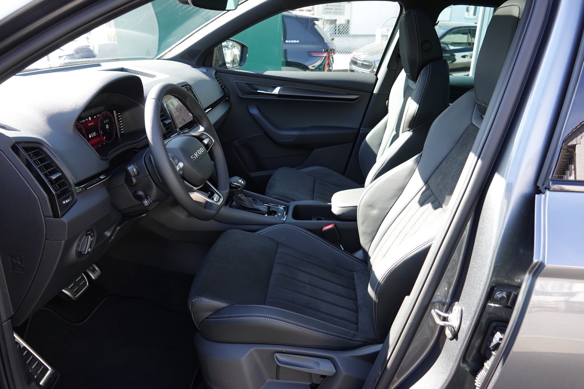 SKODA Karoq 2.0 TSI SportLine 4x4 DSG-image-11
