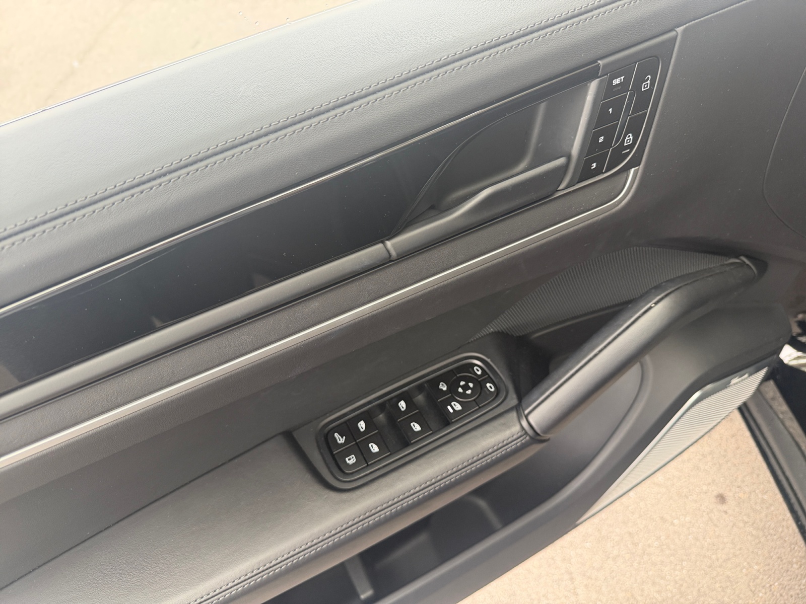 PORSCHE Cayenne Turbo E-Hybrid Tiptronic-image-11
