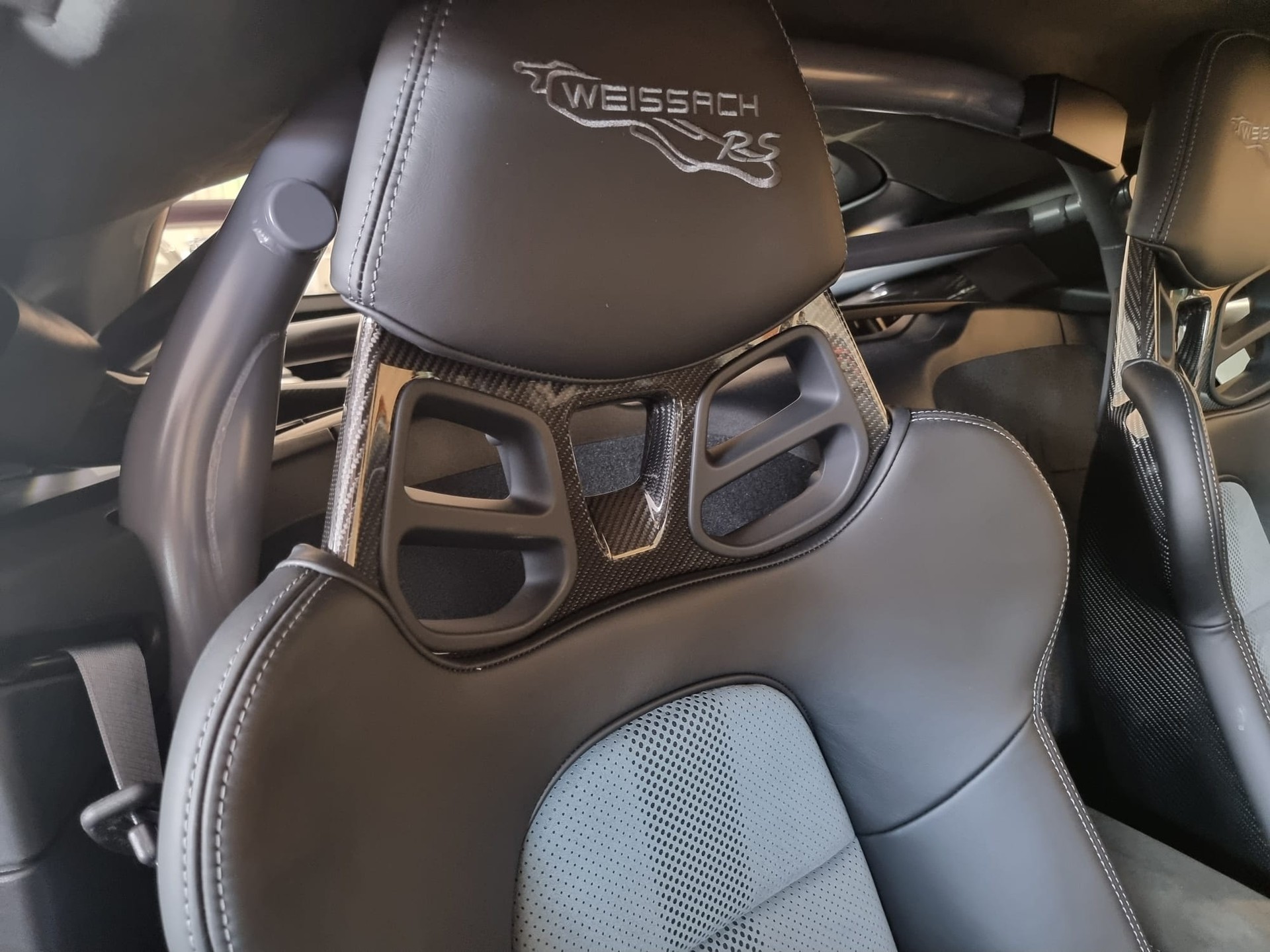 PORSCHE 718 Cayman GT4 RS Weissach-image-14