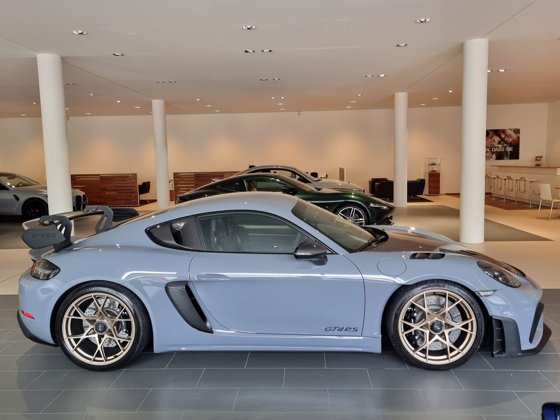 PORSCHE 718 Cayman GT4 RS Weissach-showroom-element-3