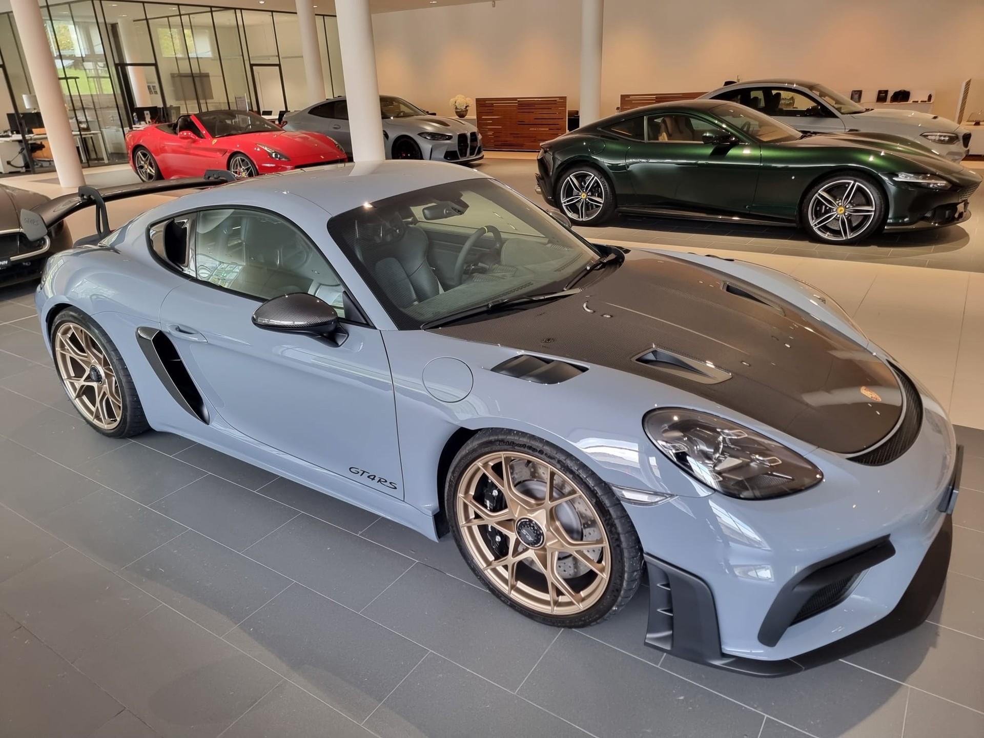 PORSCHE 718 Cayman GT4 RS Weissach-image-5