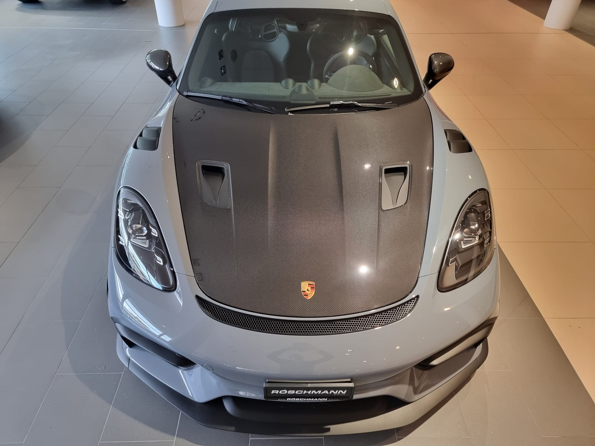 PORSCHE 718 Cayman GT4 RS Weissach-image-12