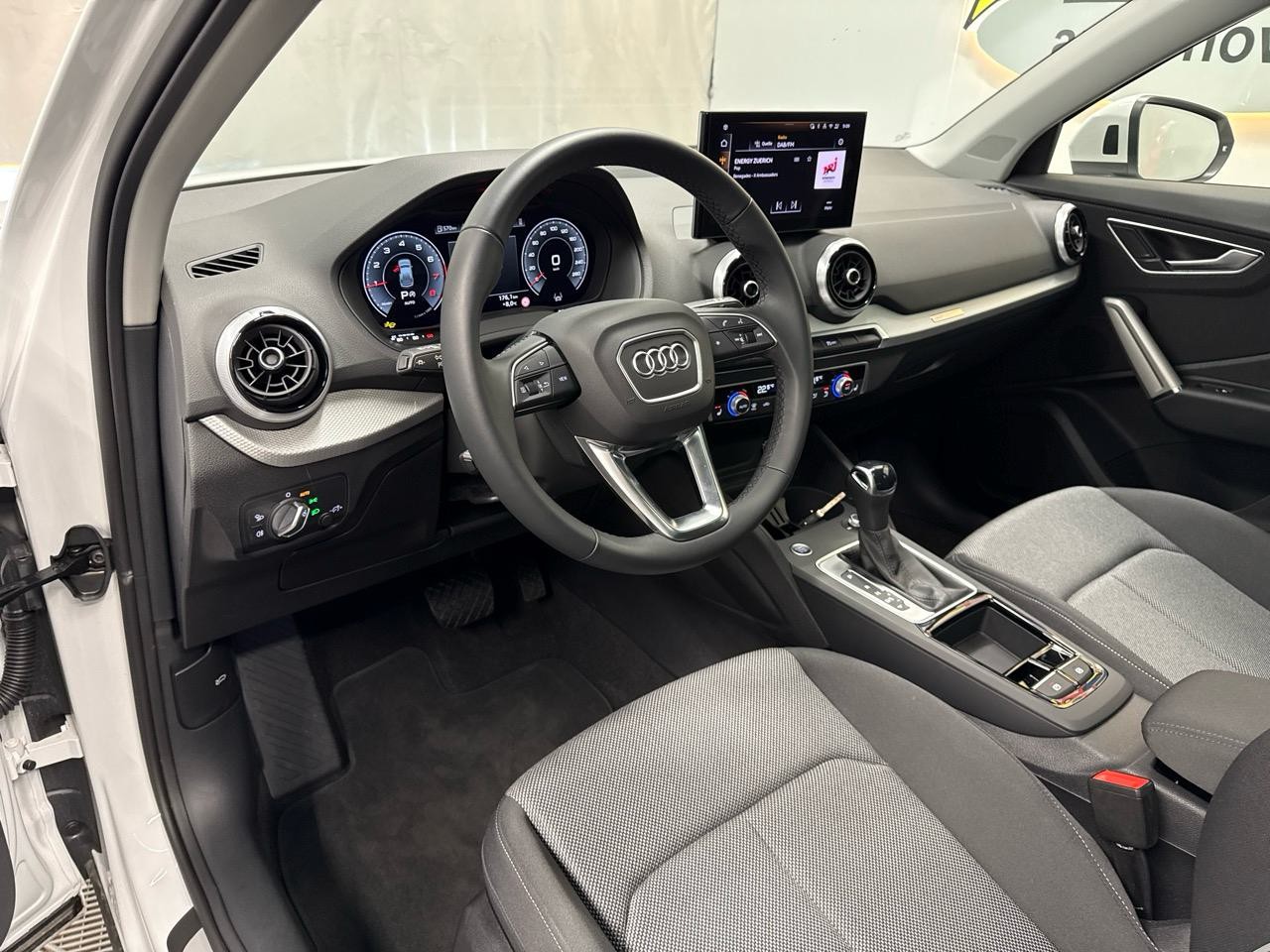 AUDI Q2 35 TFSI S line S-tronic-showroom-element-2