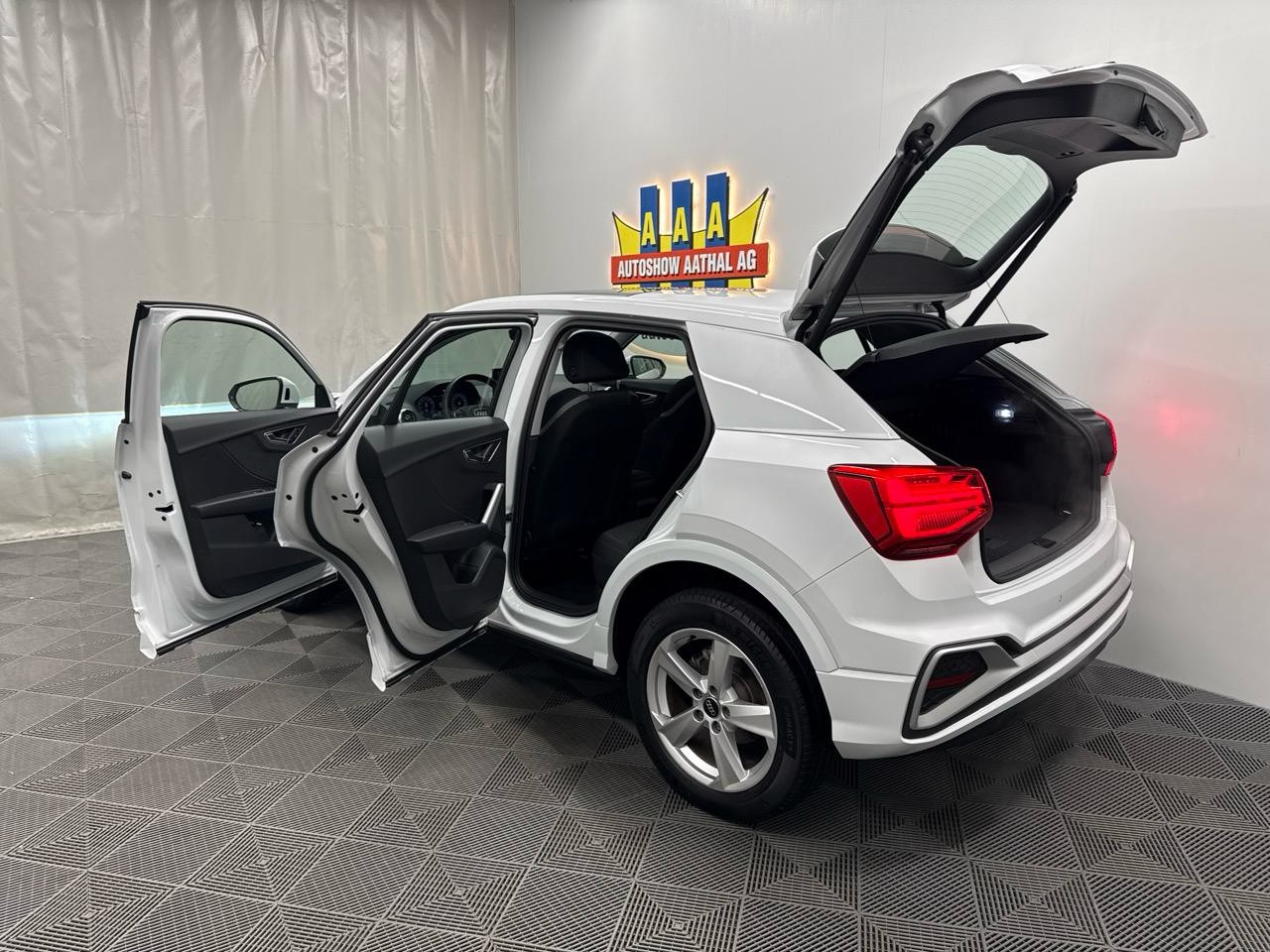 AUDI Q2 35 TFSI S line S-tronic-image-11