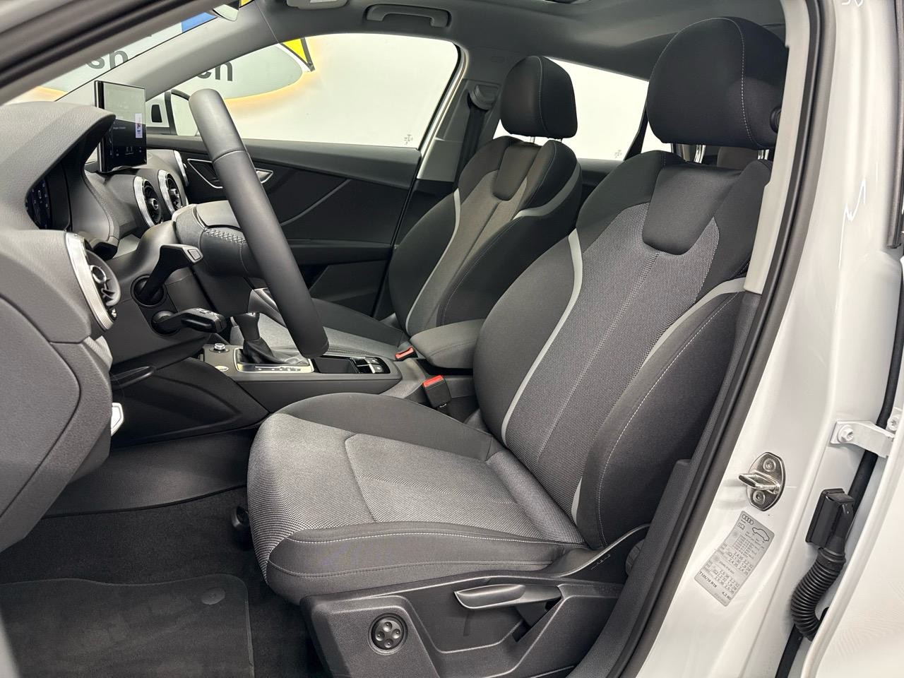 AUDI Q2 35 TFSI S line S-tronic-showroom-element-3