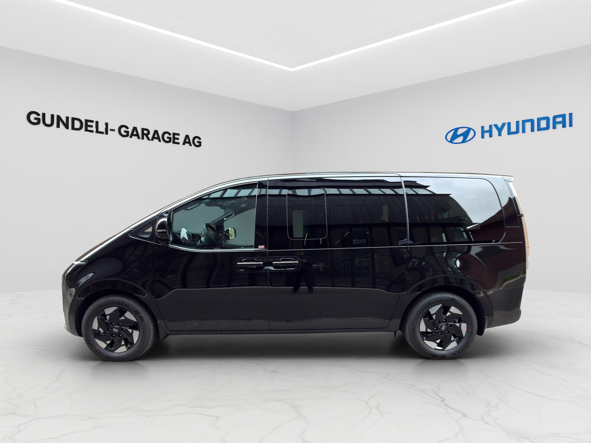 HYUNDAI Staria Premium 84 kWh Vertex-showroom-element-2