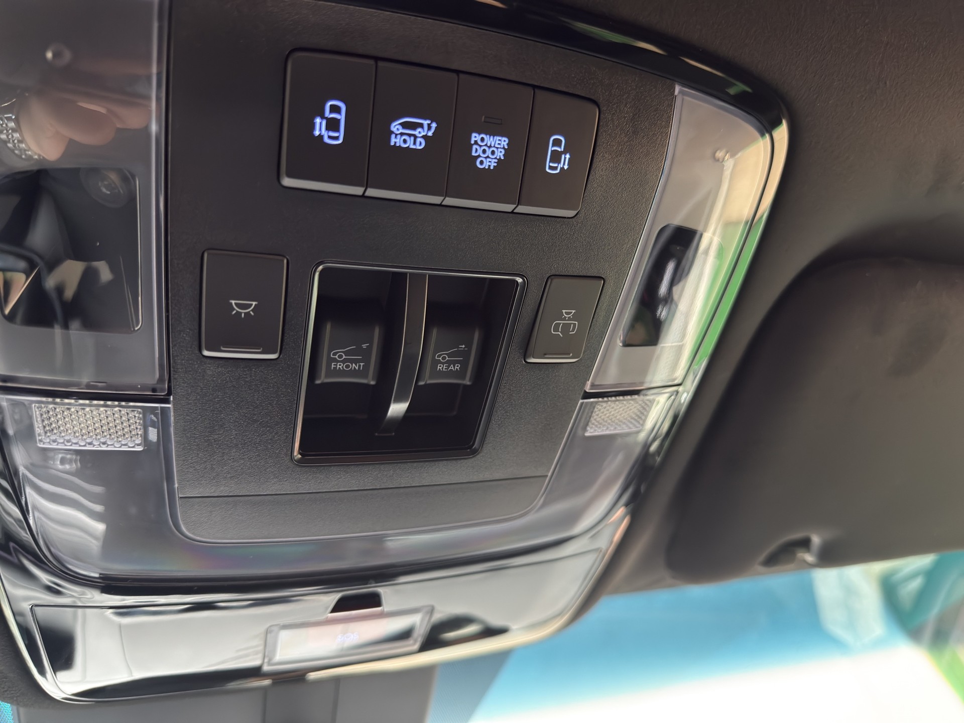 HYUNDAI Staria Premium 84 kWh Vertex-image-25