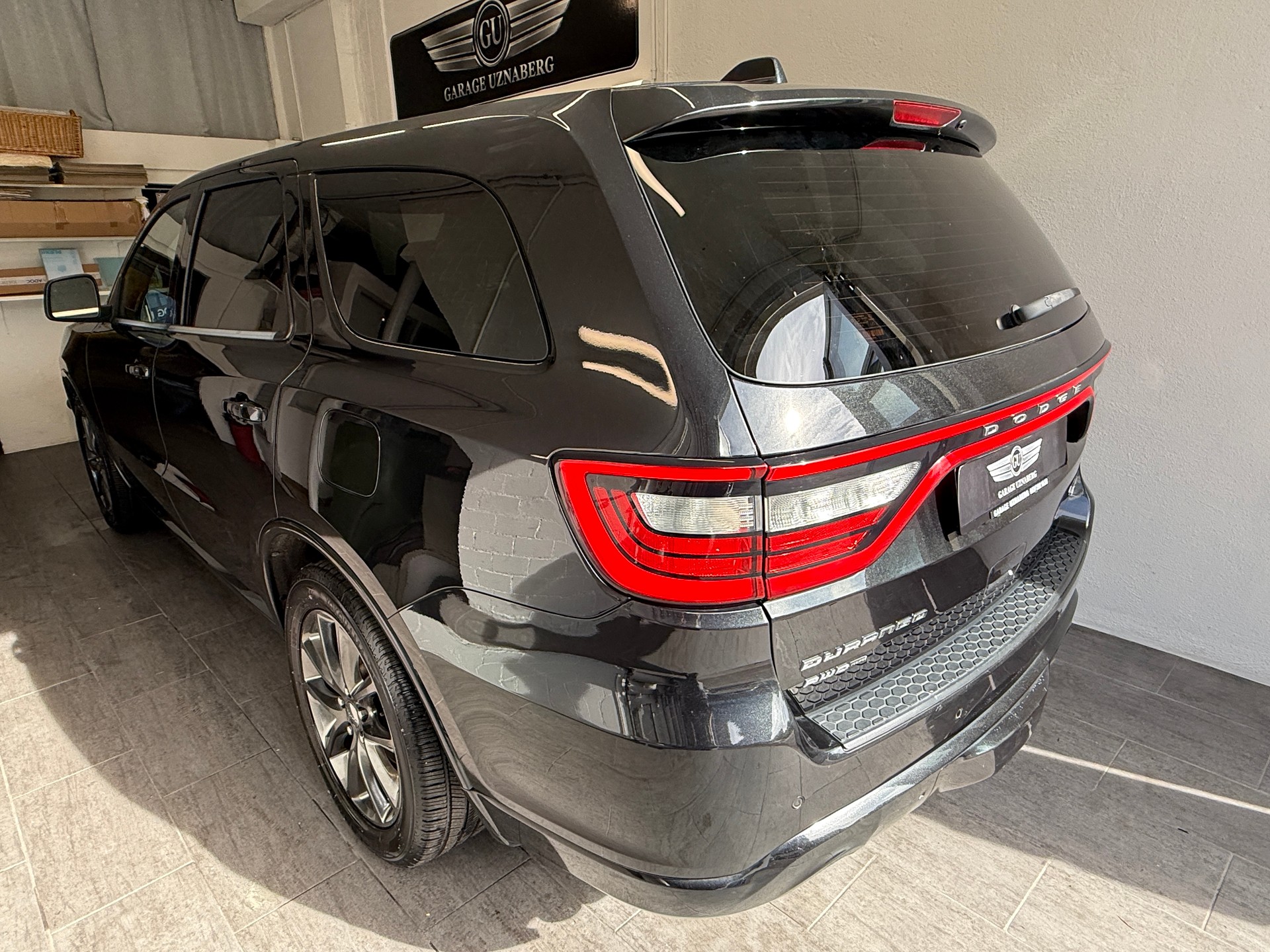 DODGE Durango 5.7 V8 HEMI R/T AWD Ab 420.- pro Monat-showroom-element-2