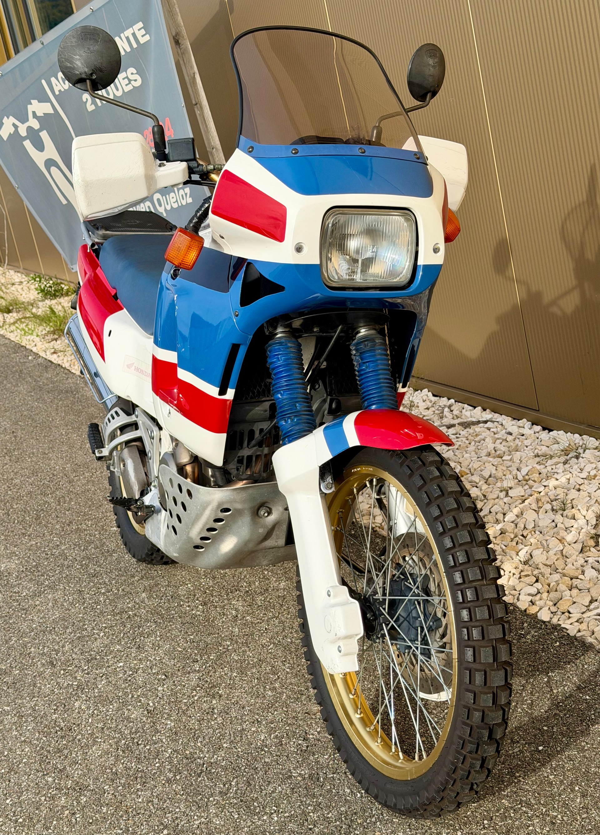 HONDA XRV 650 Africa Twin-showroom-element-2