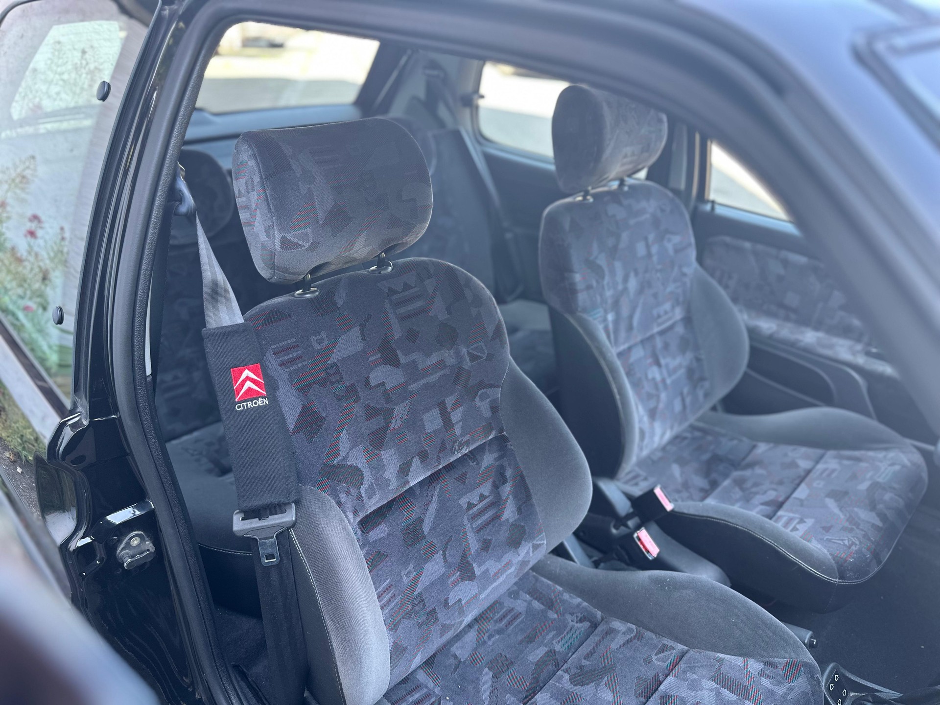 CITROEN Saxo 1.6i 16V VTS Black-image-19