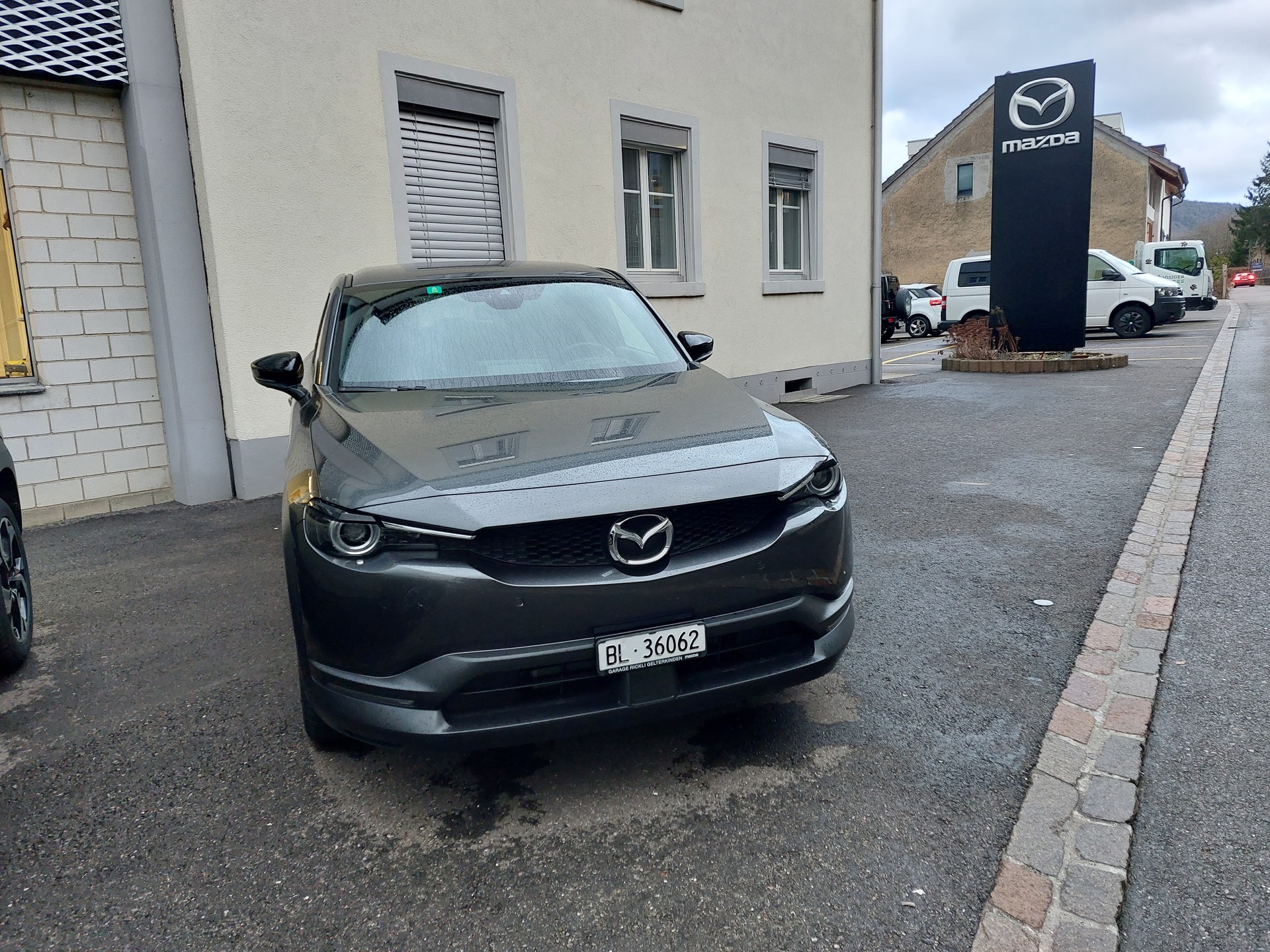 MAZDA MX-30 e-Skyactiv Revolution-image-6