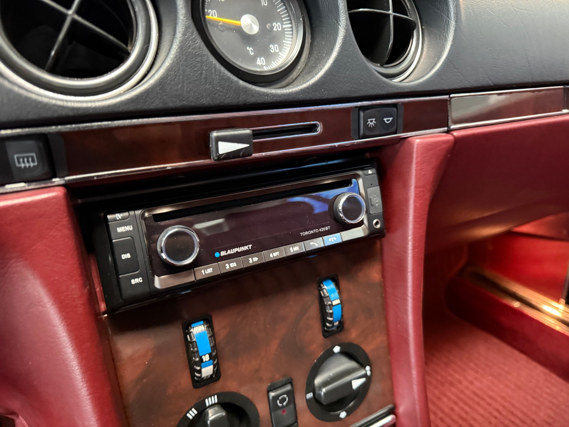 MERCEDES-BENZ SL 300-image-11