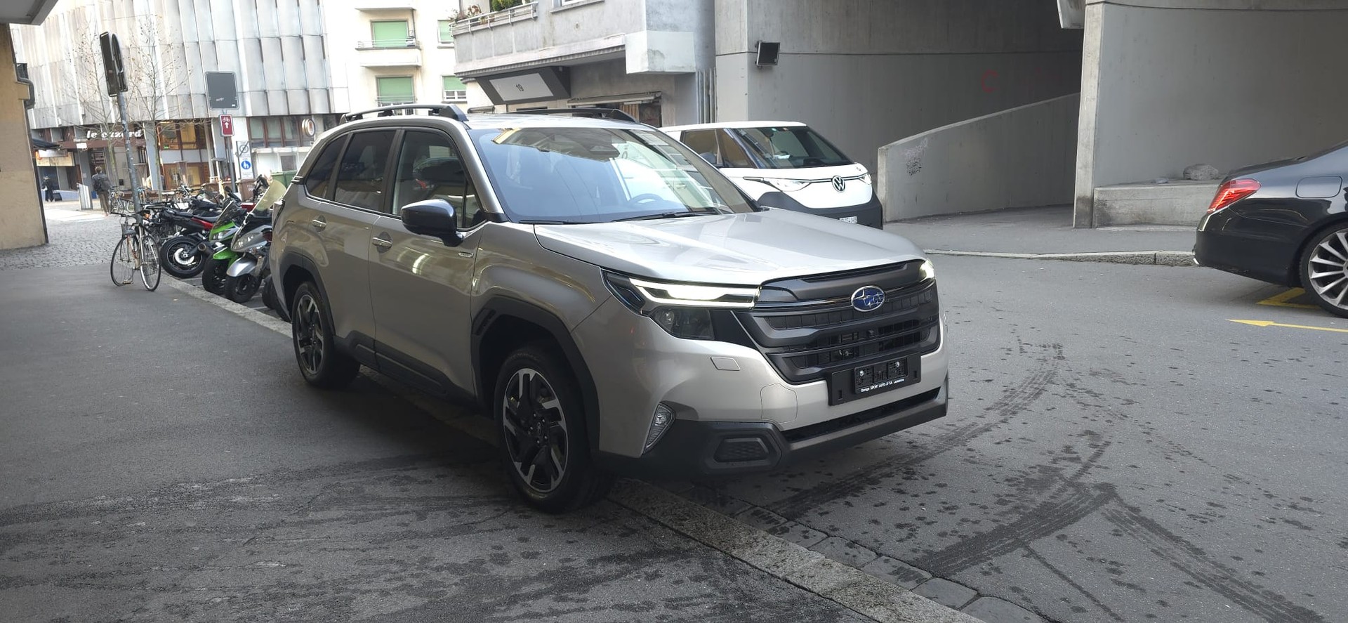 SUBARU Forester 2.0i e-Boxer Swiss Plus Lineartronic-showroom-element-2