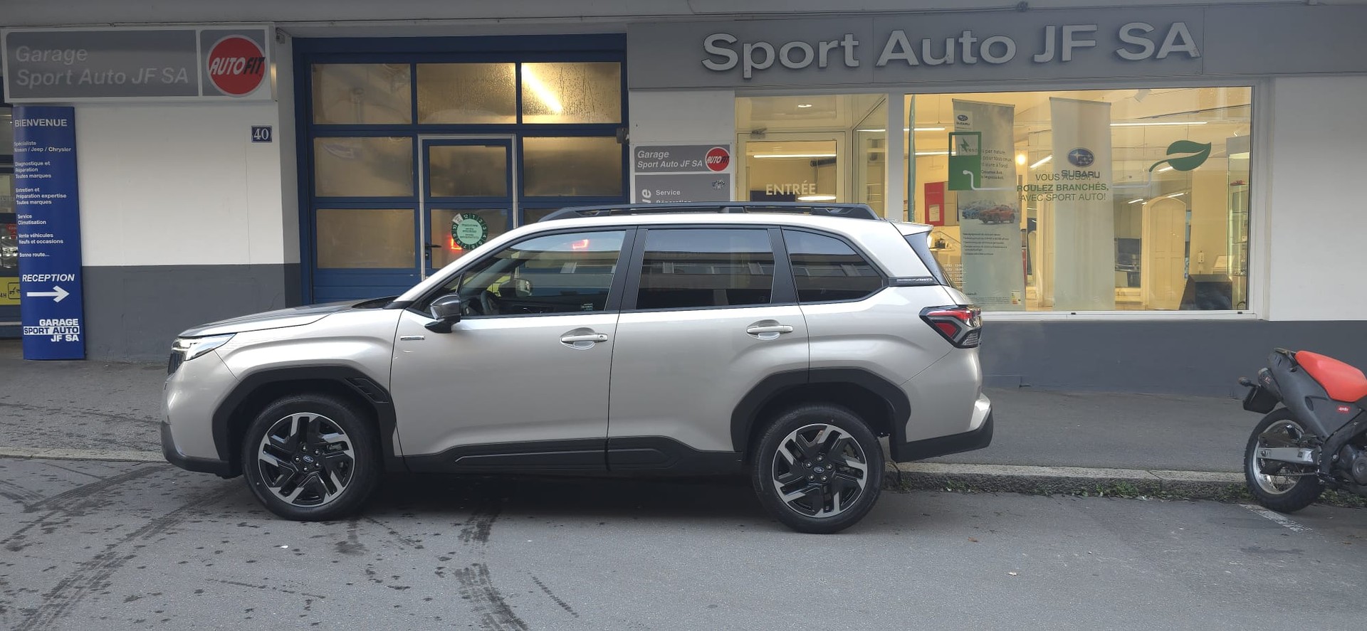 SUBARU Forester 2.0i e-Boxer Swiss Plus Lineartronic-image-4